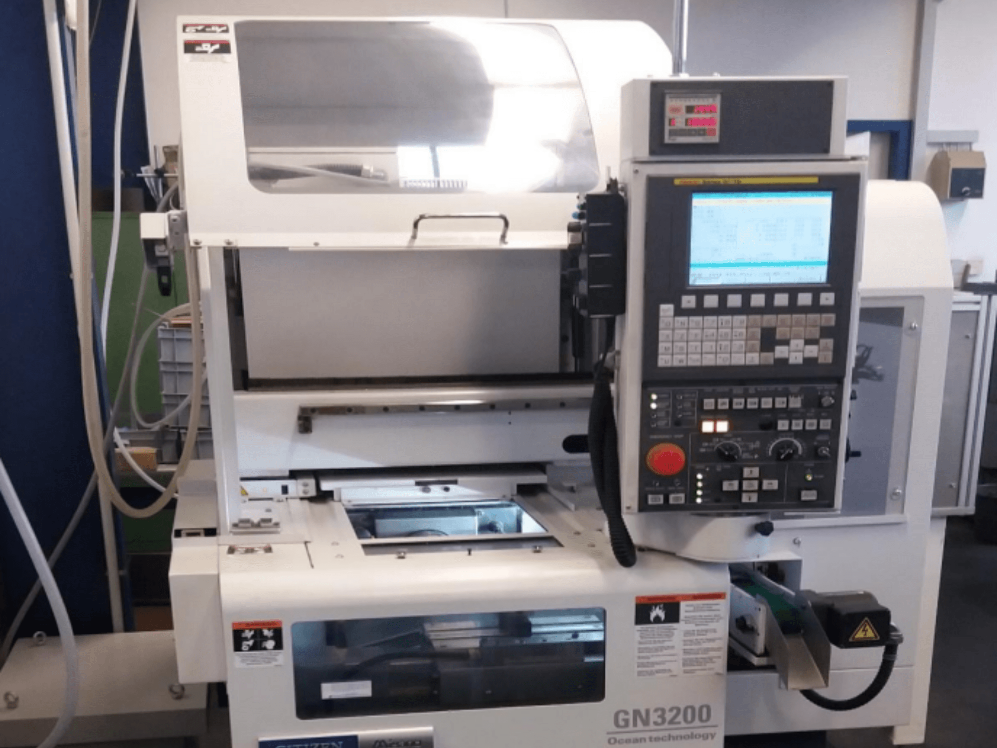 Citizen MIYANO GN 3200 horizontale draaimachine, vooraanzicht, met het bedieningspaneel en de operationele onderdelen.