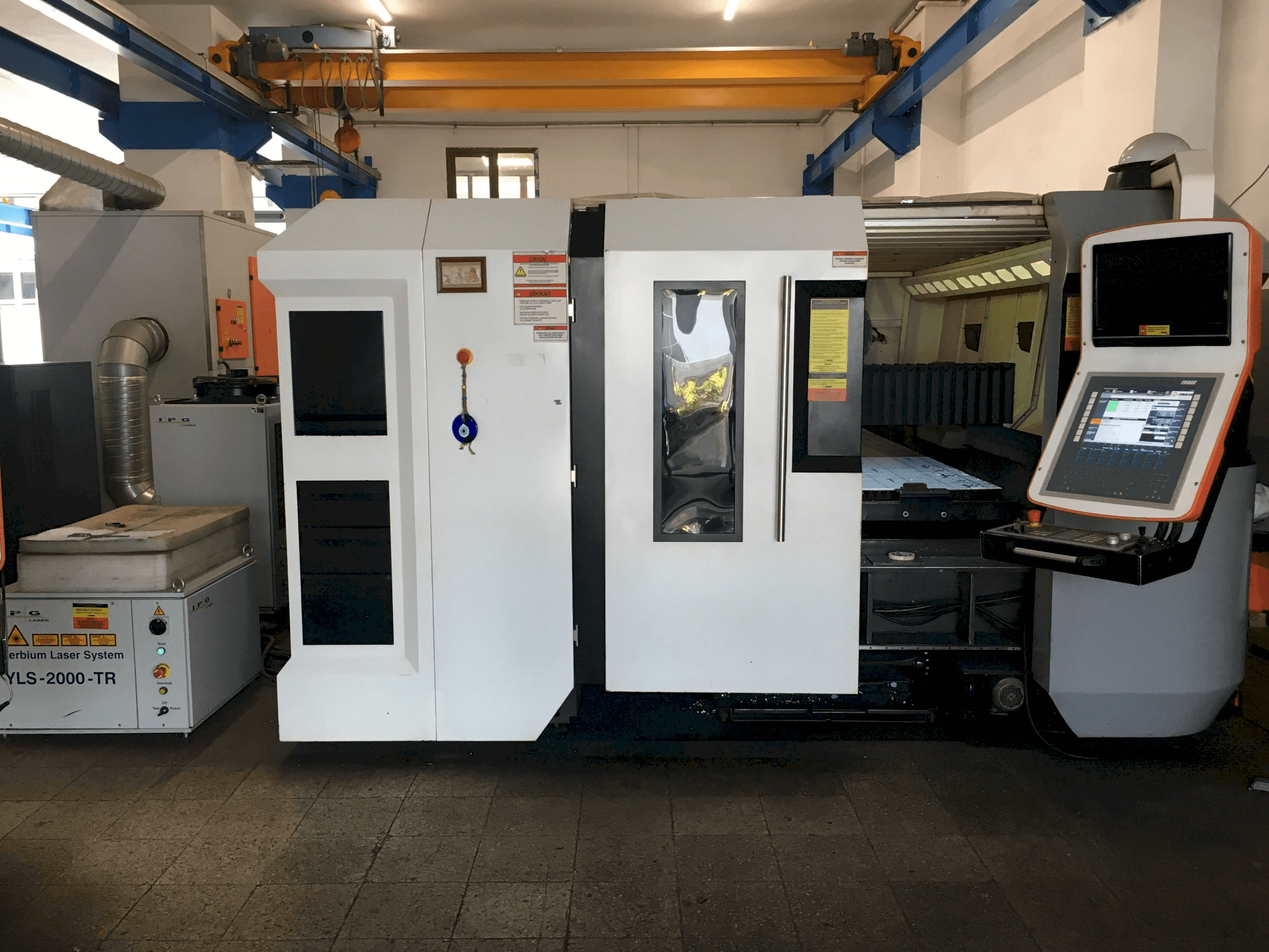 Vooraanzicht van ERMAKSAN FIBERMAK Momentum Gen-3 machine