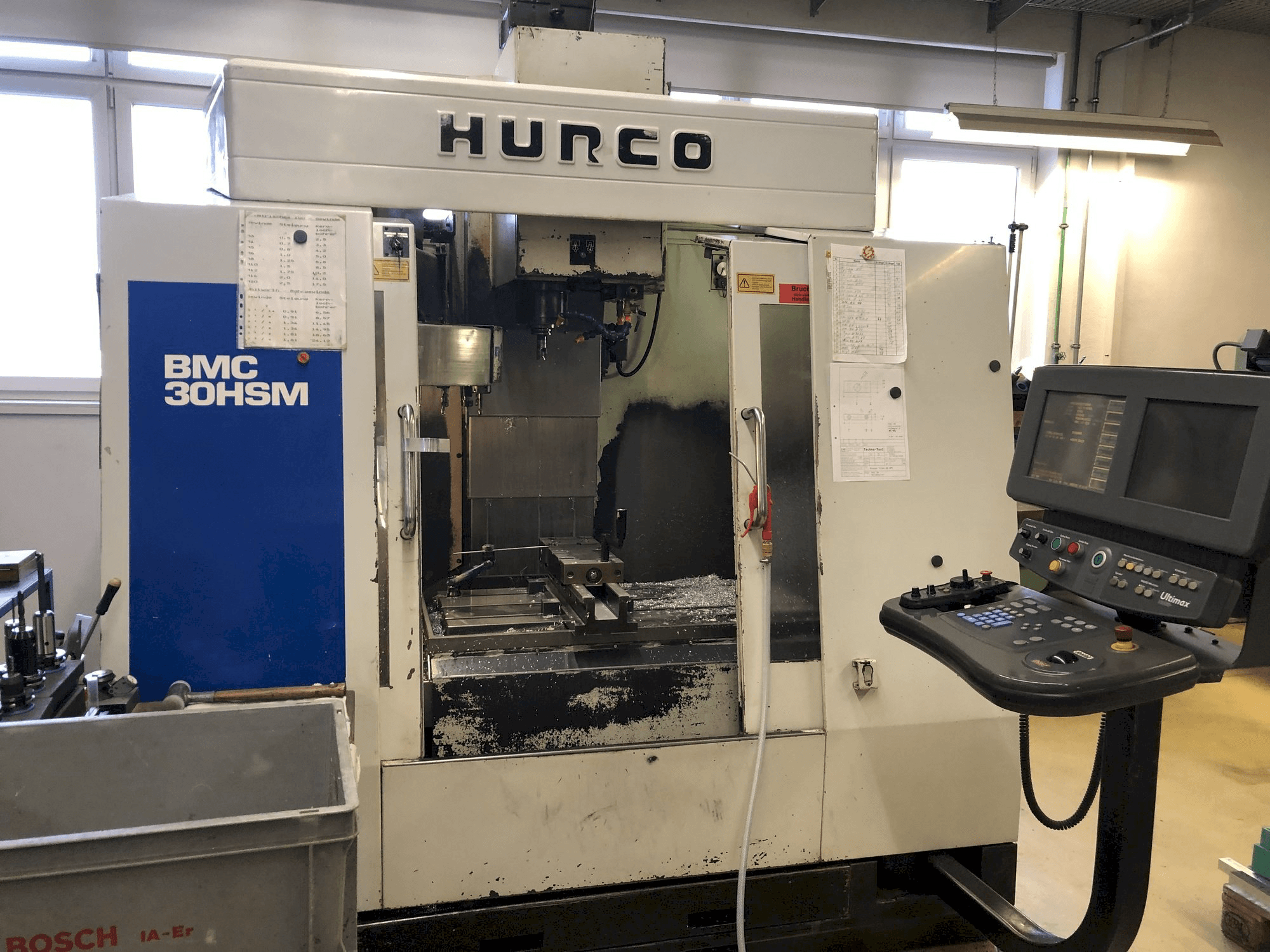 Vooraanzicht van Hurco BMC 30 HSM machine