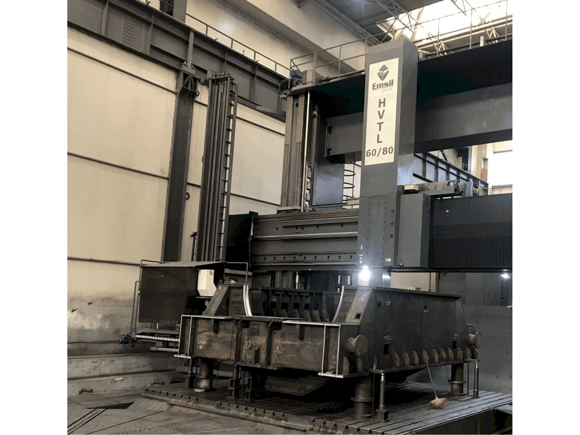 Vooraanzicht van Emsil HVTL 60/80 machine