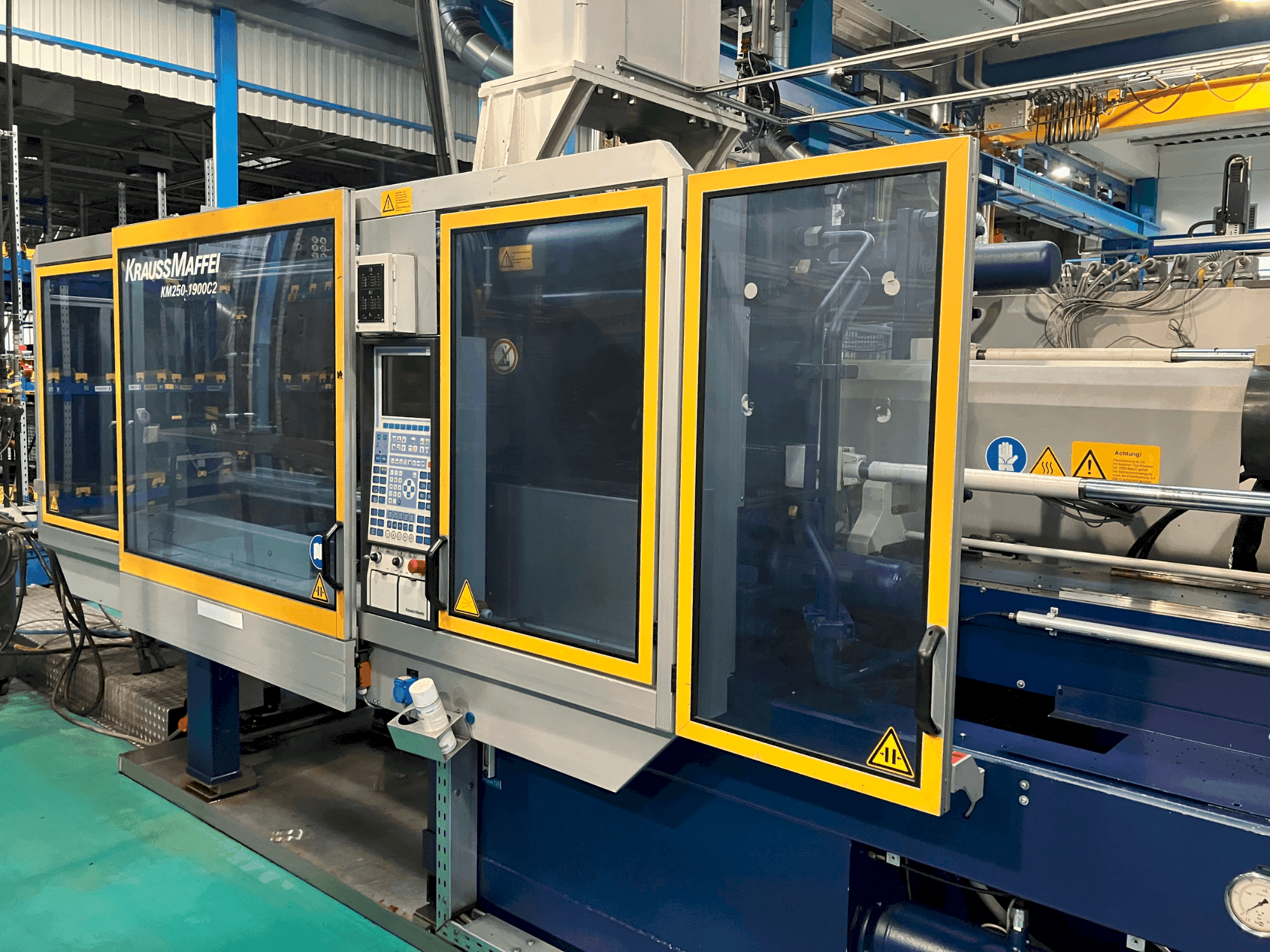 Vooraanzicht van Krauss Maffei 250-1900 C2 (2005) machine