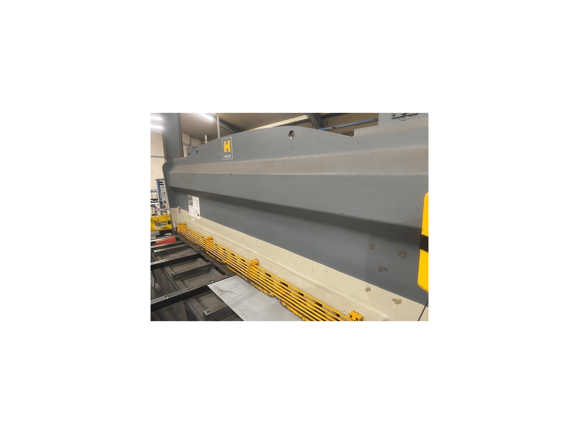 Vooraanzicht van HACO HSL machine