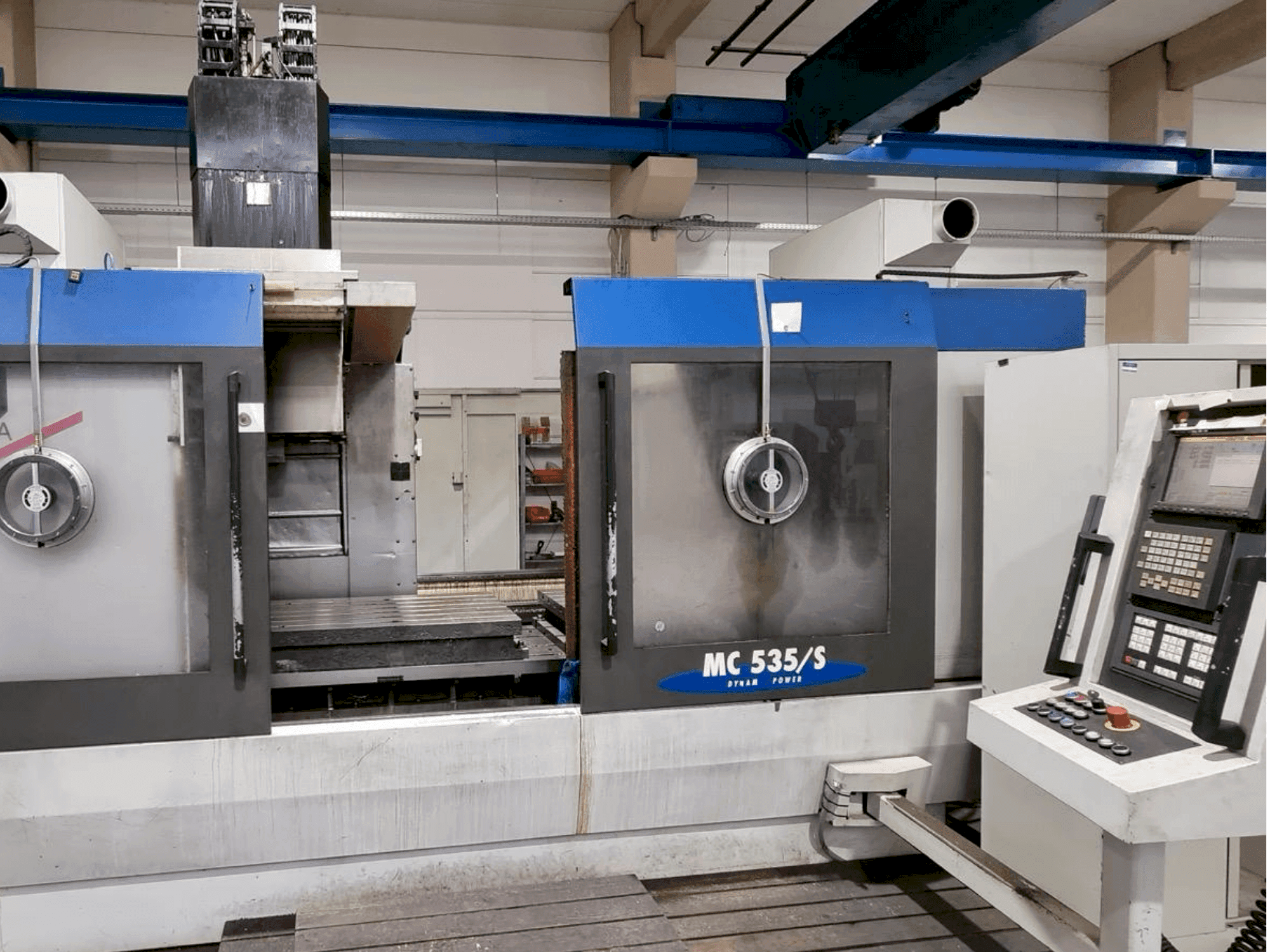 Vooraanzicht van STAMA MC 535 machine