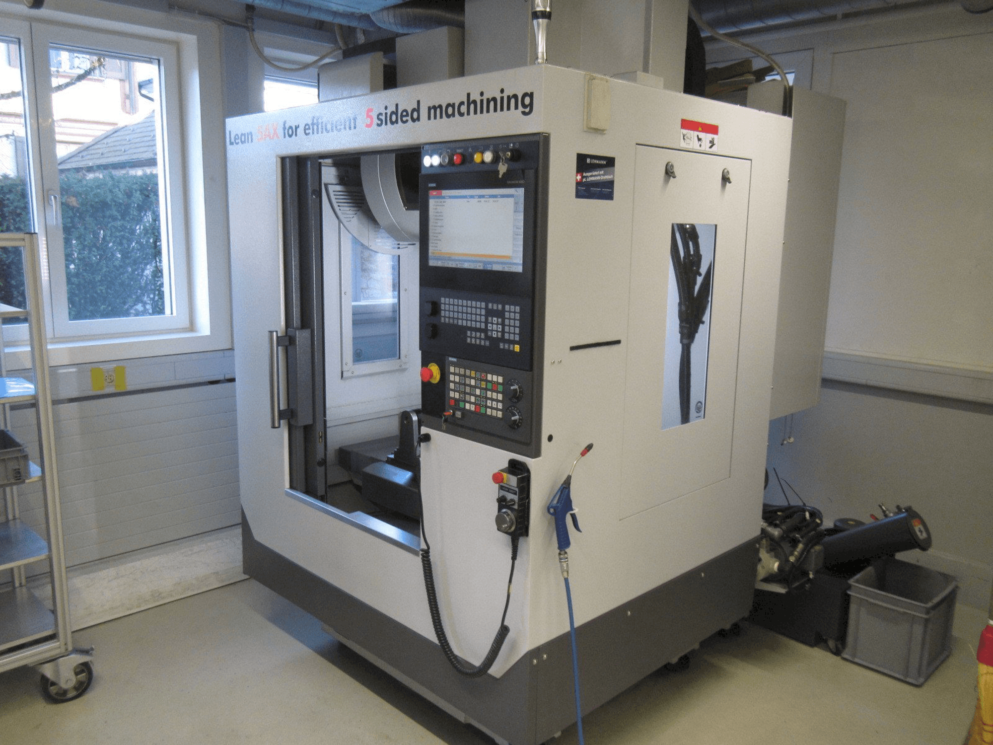 Vooraanzicht van HARDINGE V480 machine