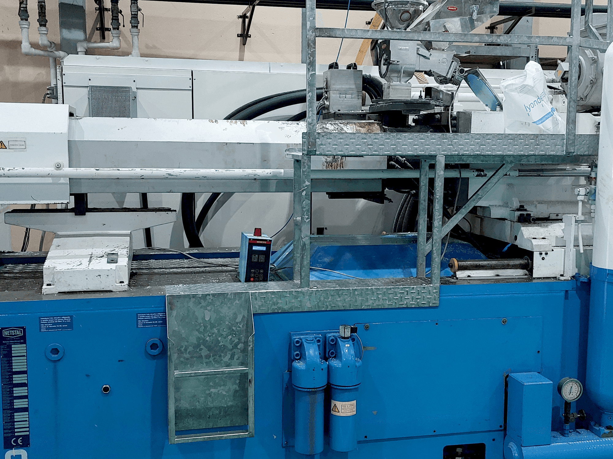 Vooraanzicht van Netstal S 6000-5500E machine