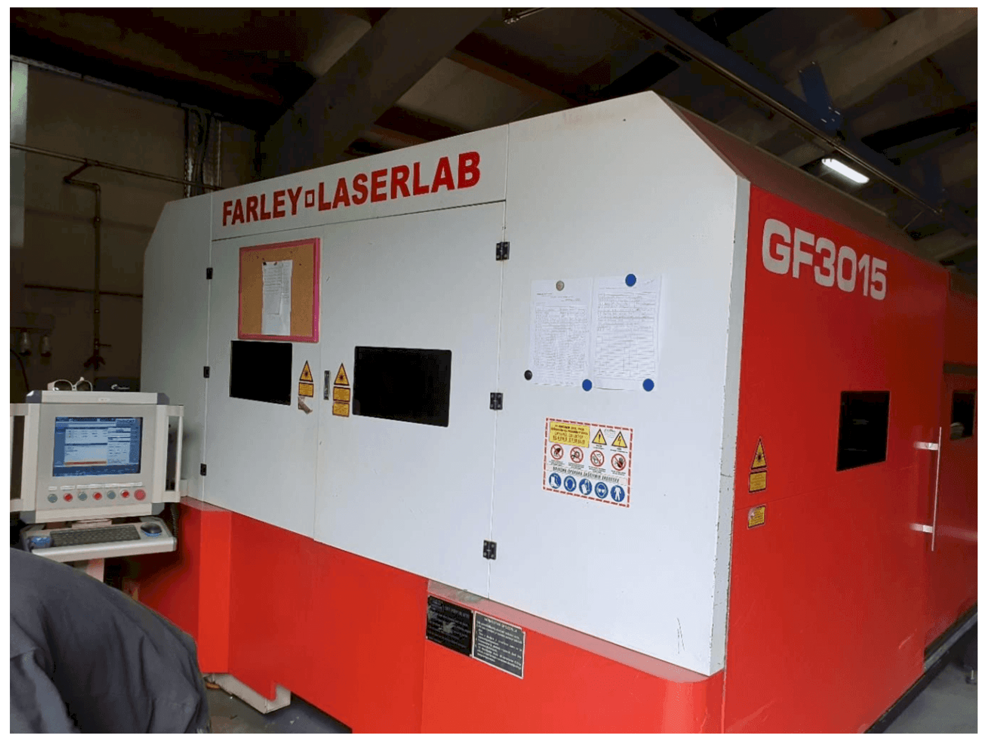 Vooraanzicht van Farley Laserlab Ht Gf 3015 Fiber machine