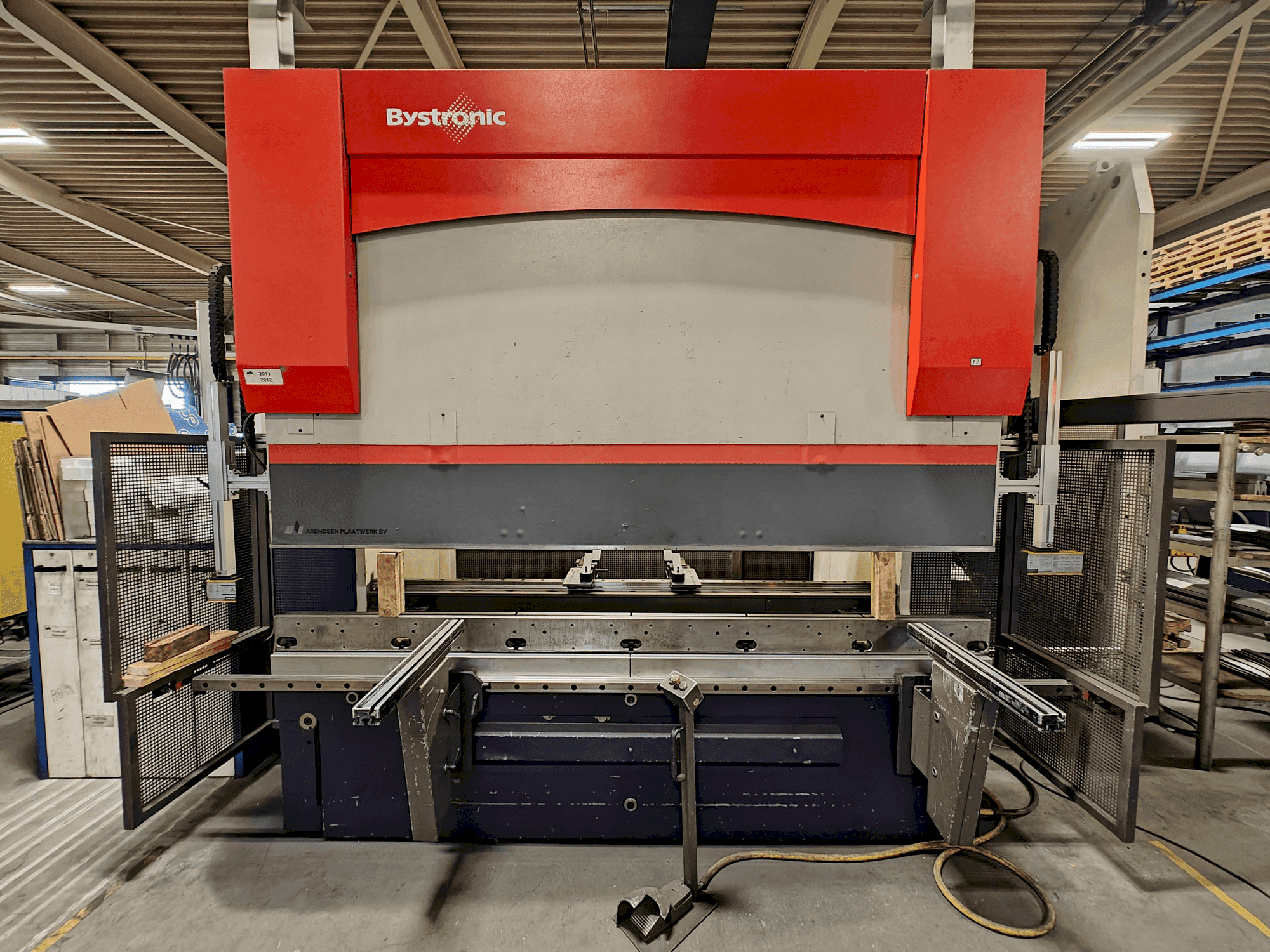 Vooraanzicht van Bystronic PR 100x3100 machine
