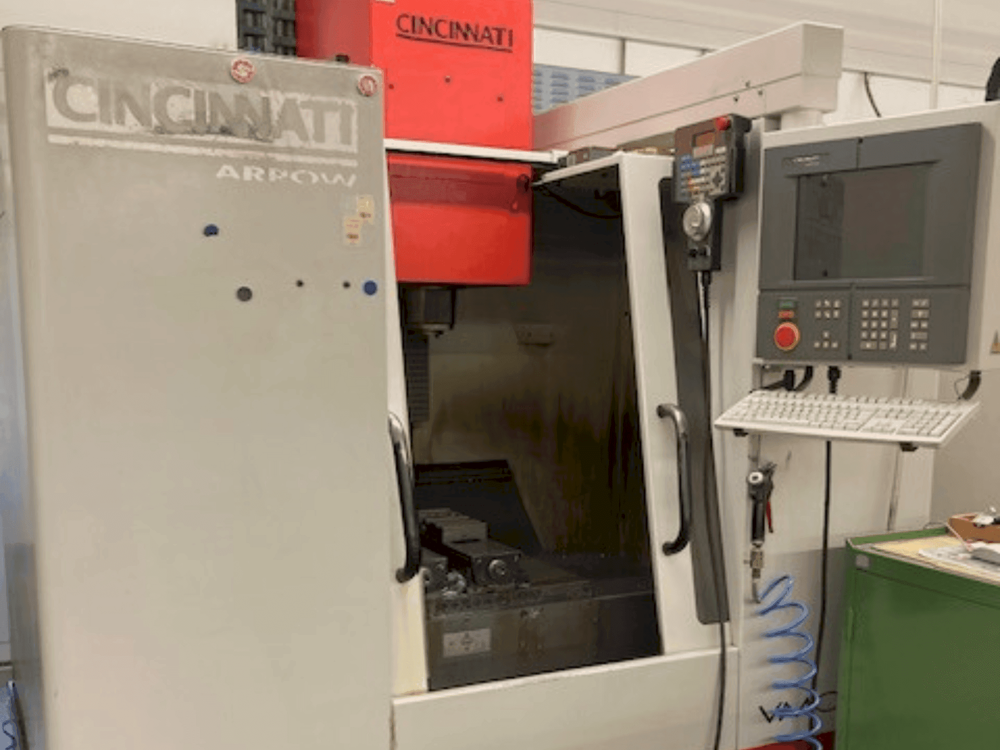 Vooraanzicht van Cincinnati Arrow 500 machine