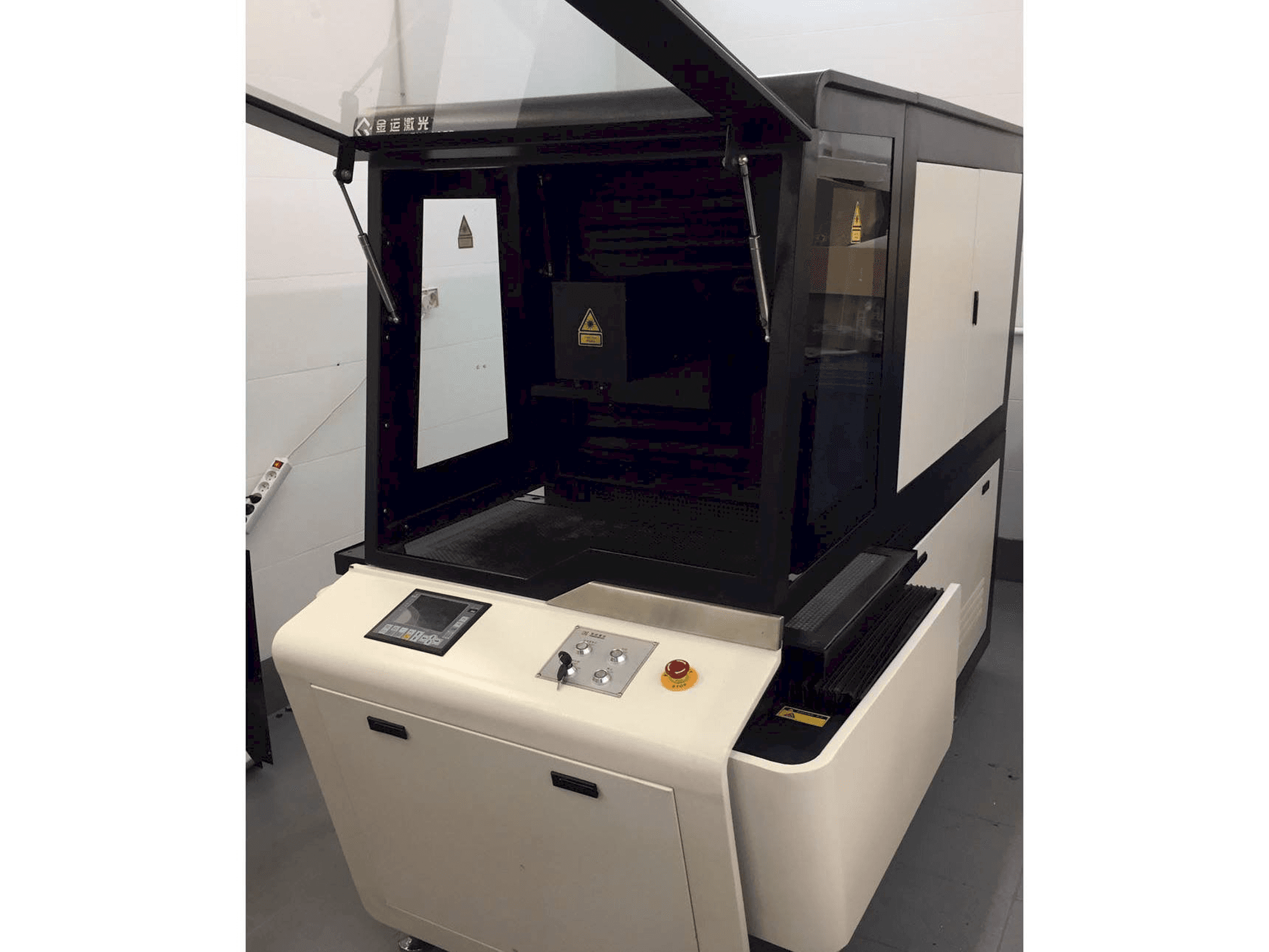 Vooraanzicht van Golden Laser machine
