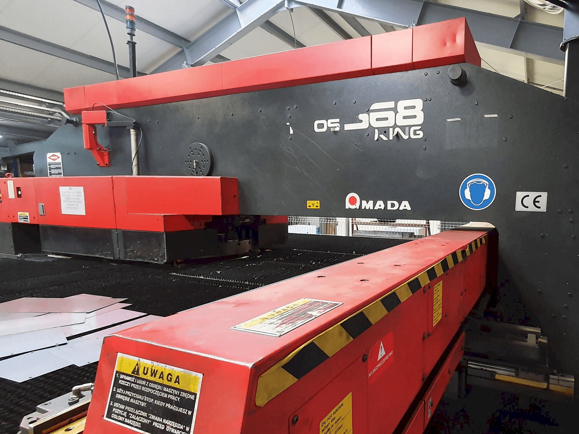Vooraanzicht van AMADA VIPROS 368 KING machine