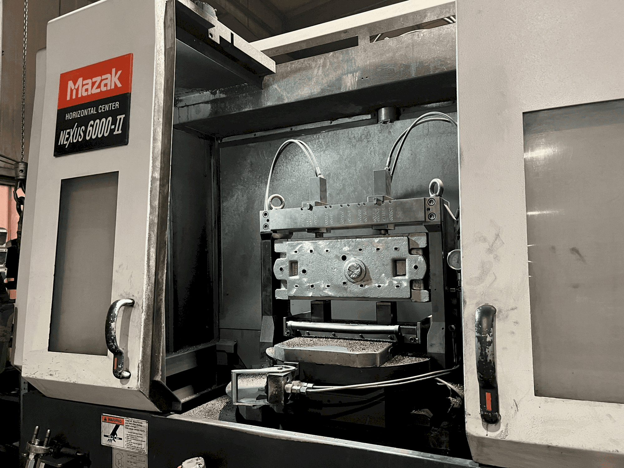 Zijaanzicht van Mazak HI Nexus 6000 II machine