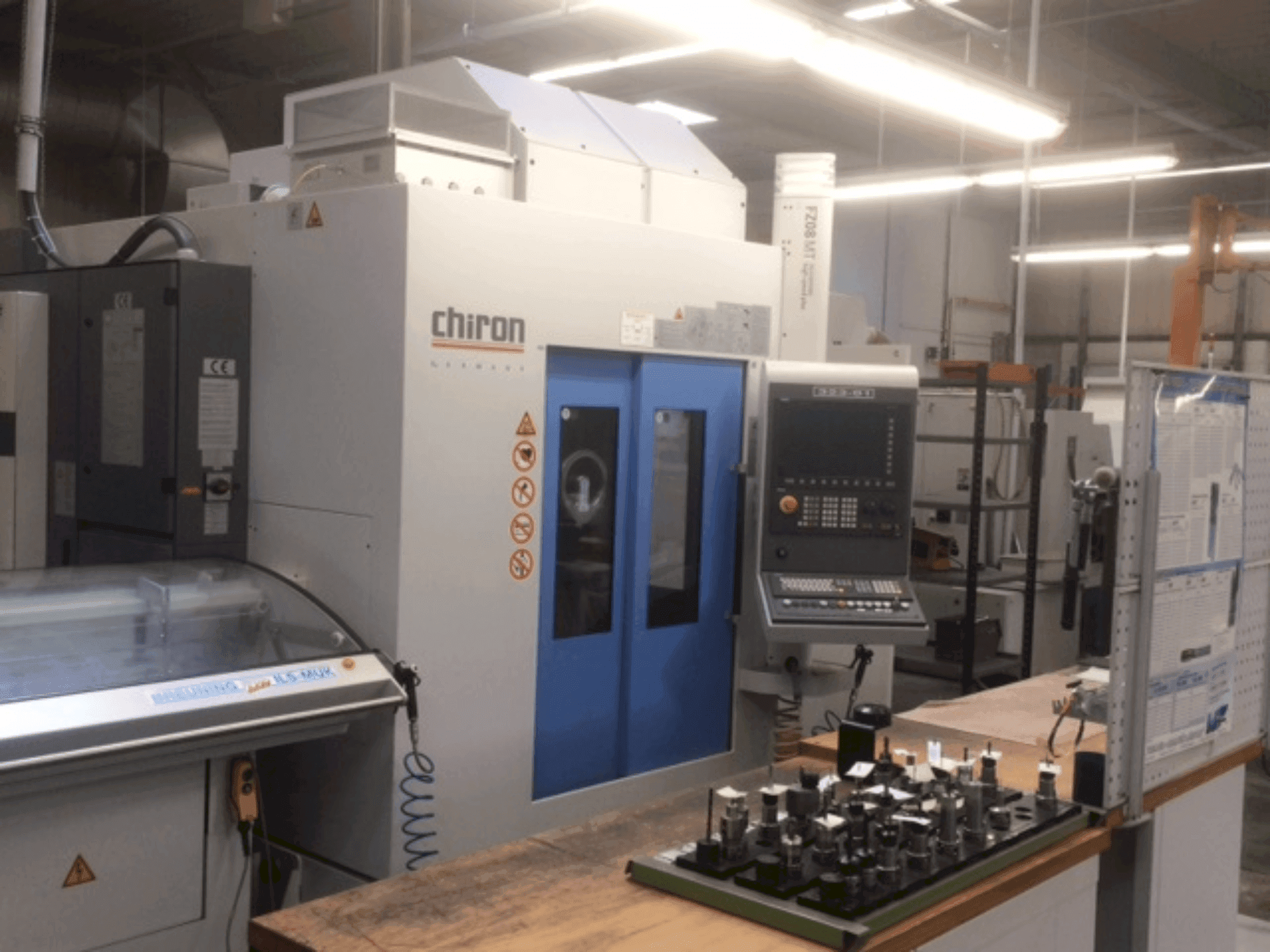 Vooraanzicht van CHIRON FZ08 MT (2011) machine