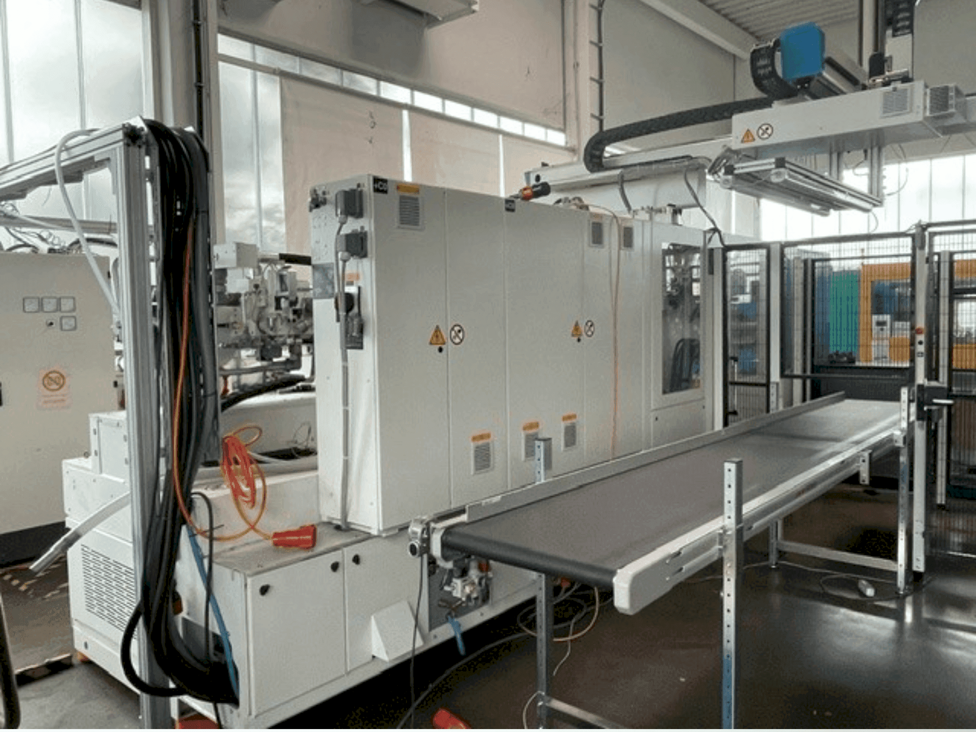 Vooraanzicht van Krauss Maffei 300-1400 CX MC6 machine