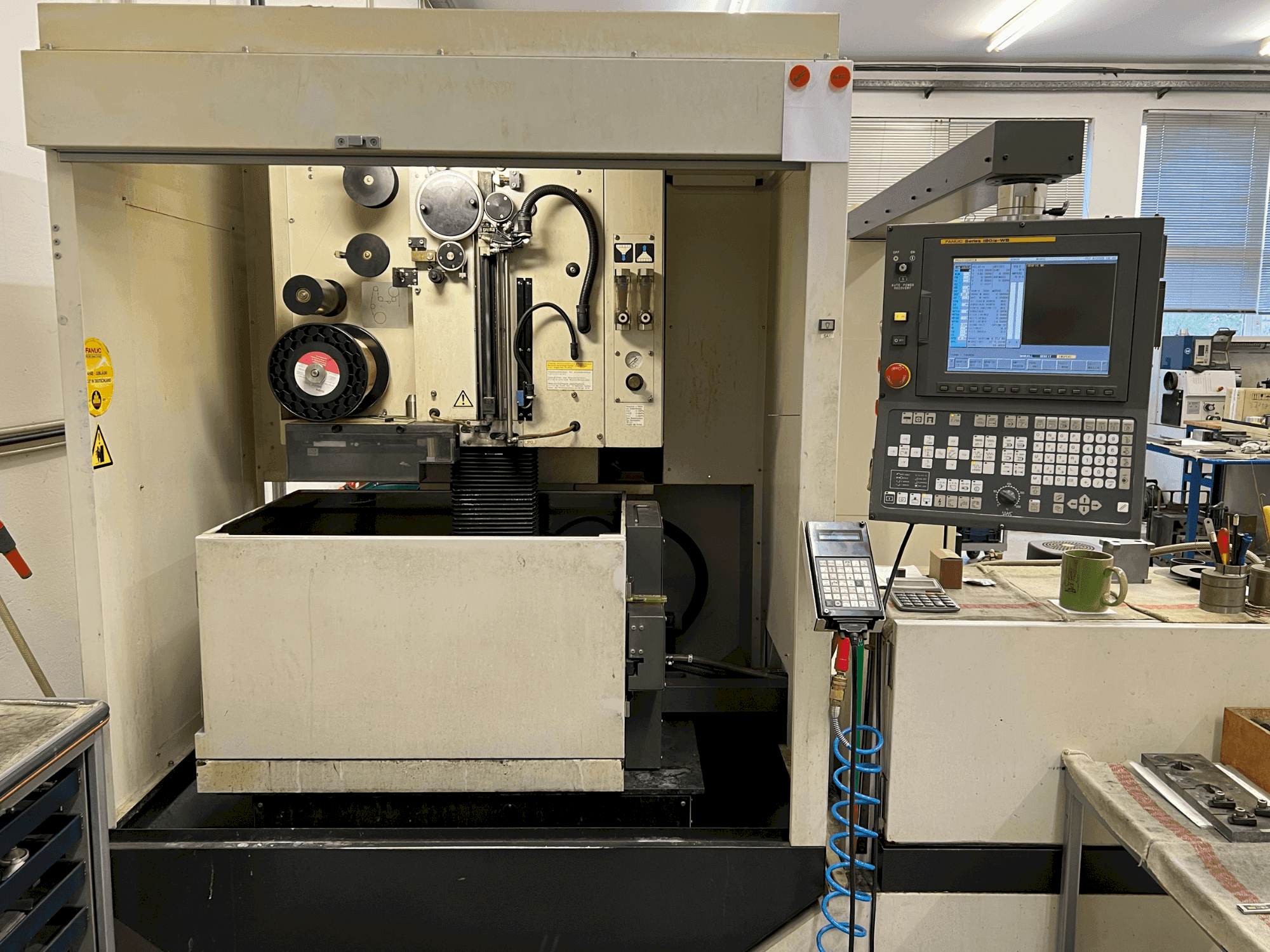 Vooraanzicht van FANUC Alpha-0iC machine