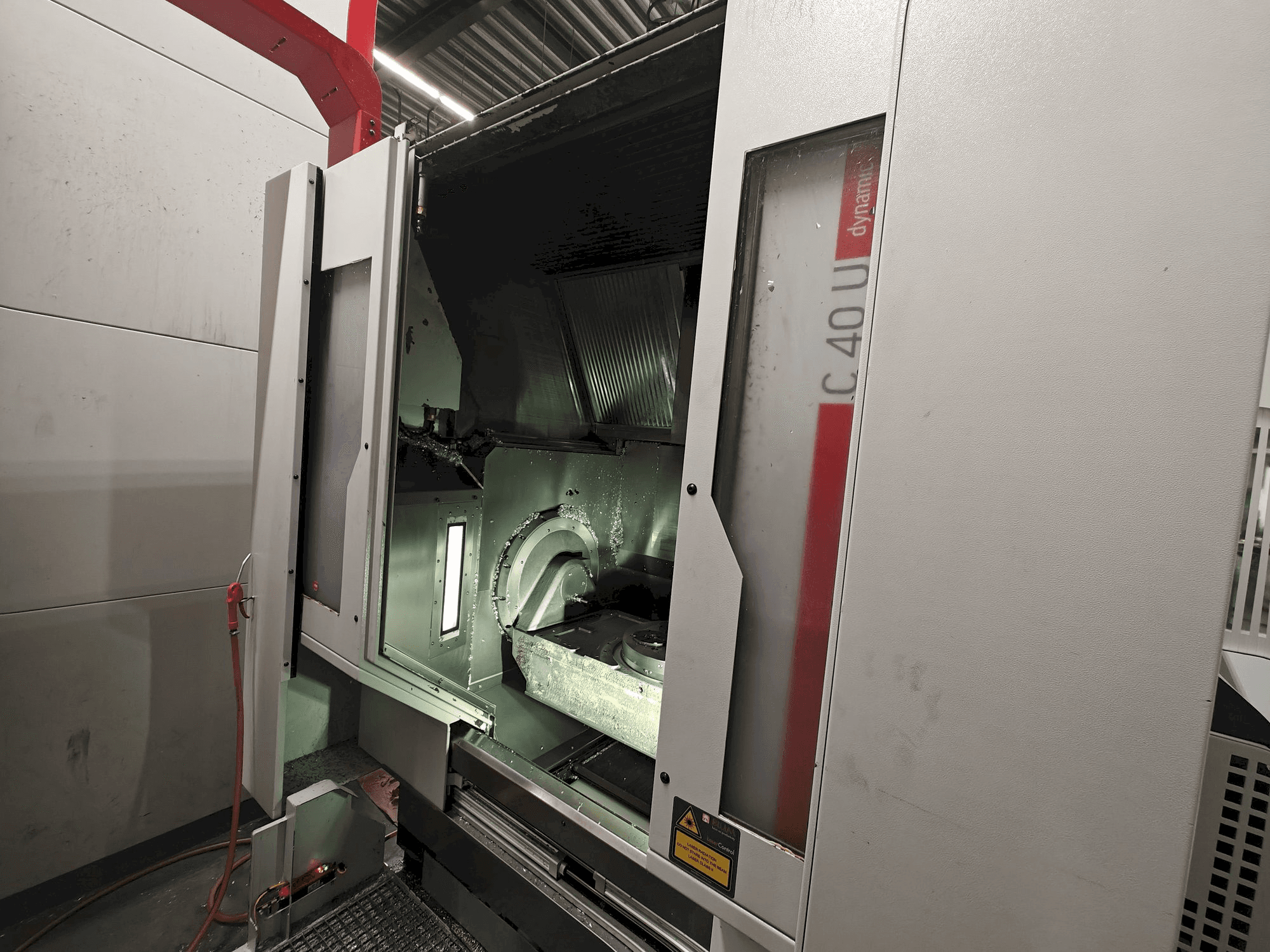 Vooraanzicht van HERMLE C 40 U machine