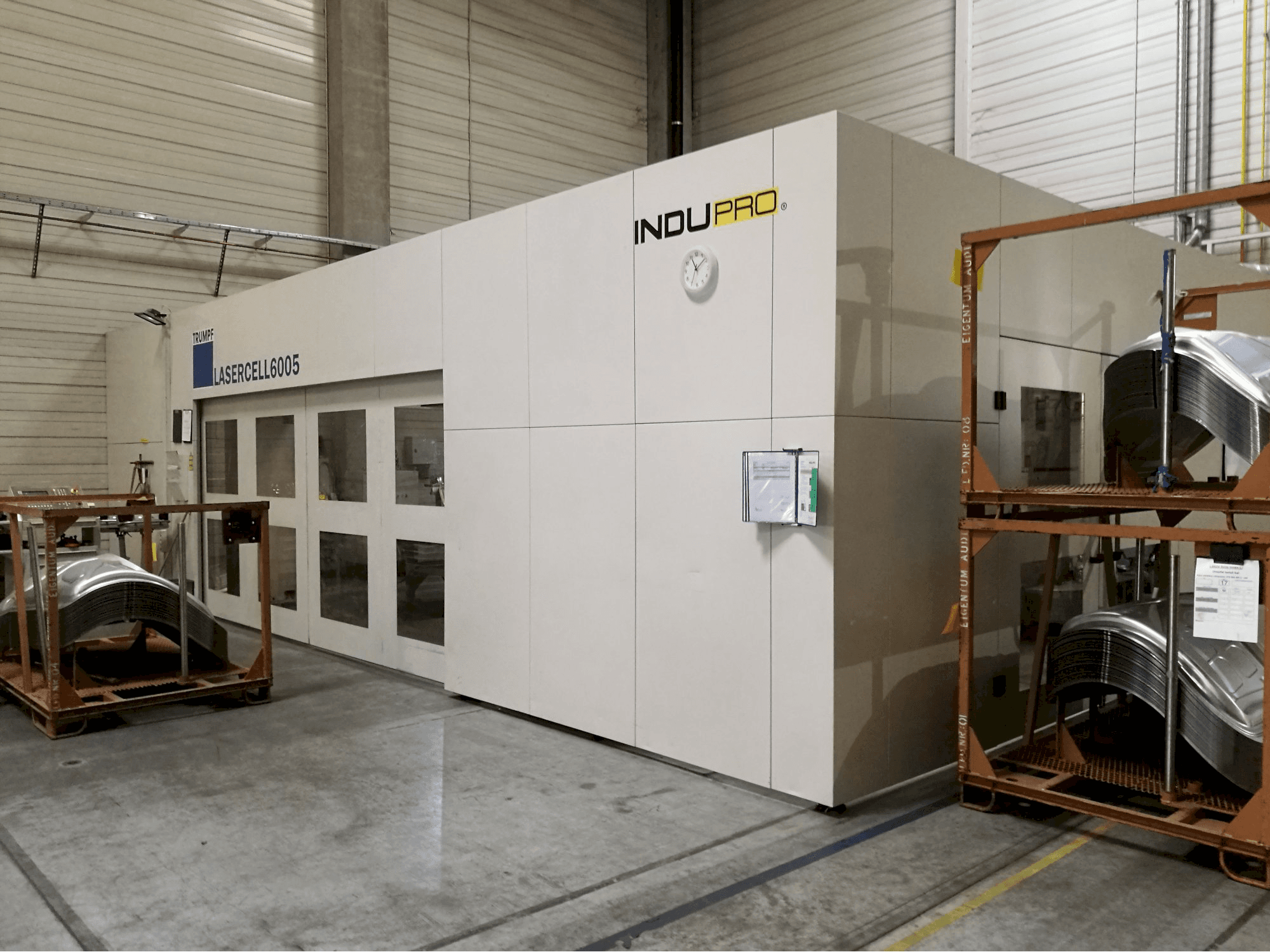 Recht aanzicht van Trumpf Lasercell 6005 machine