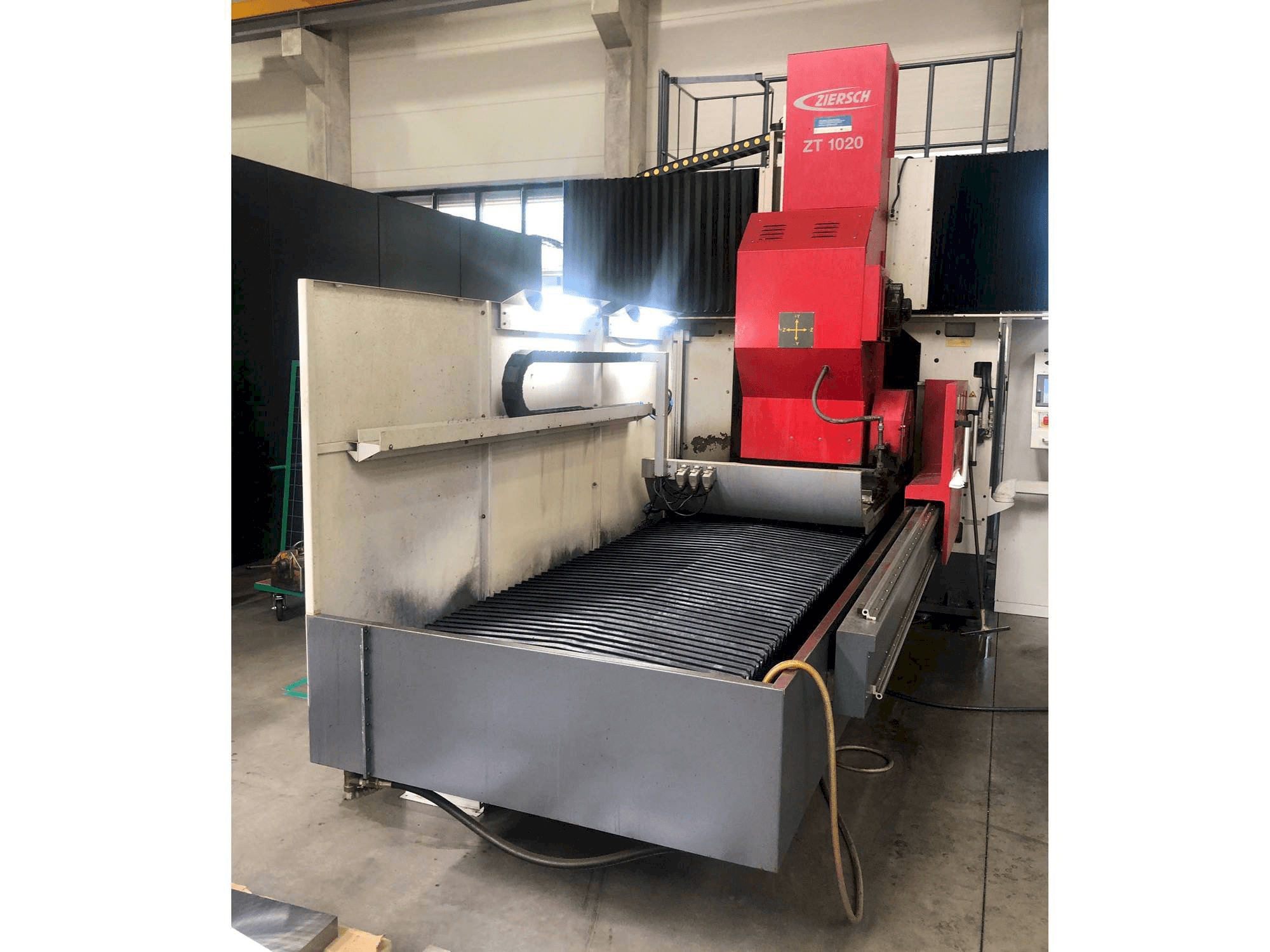 Vooraanzicht van Ziersch ZT 1020 machine