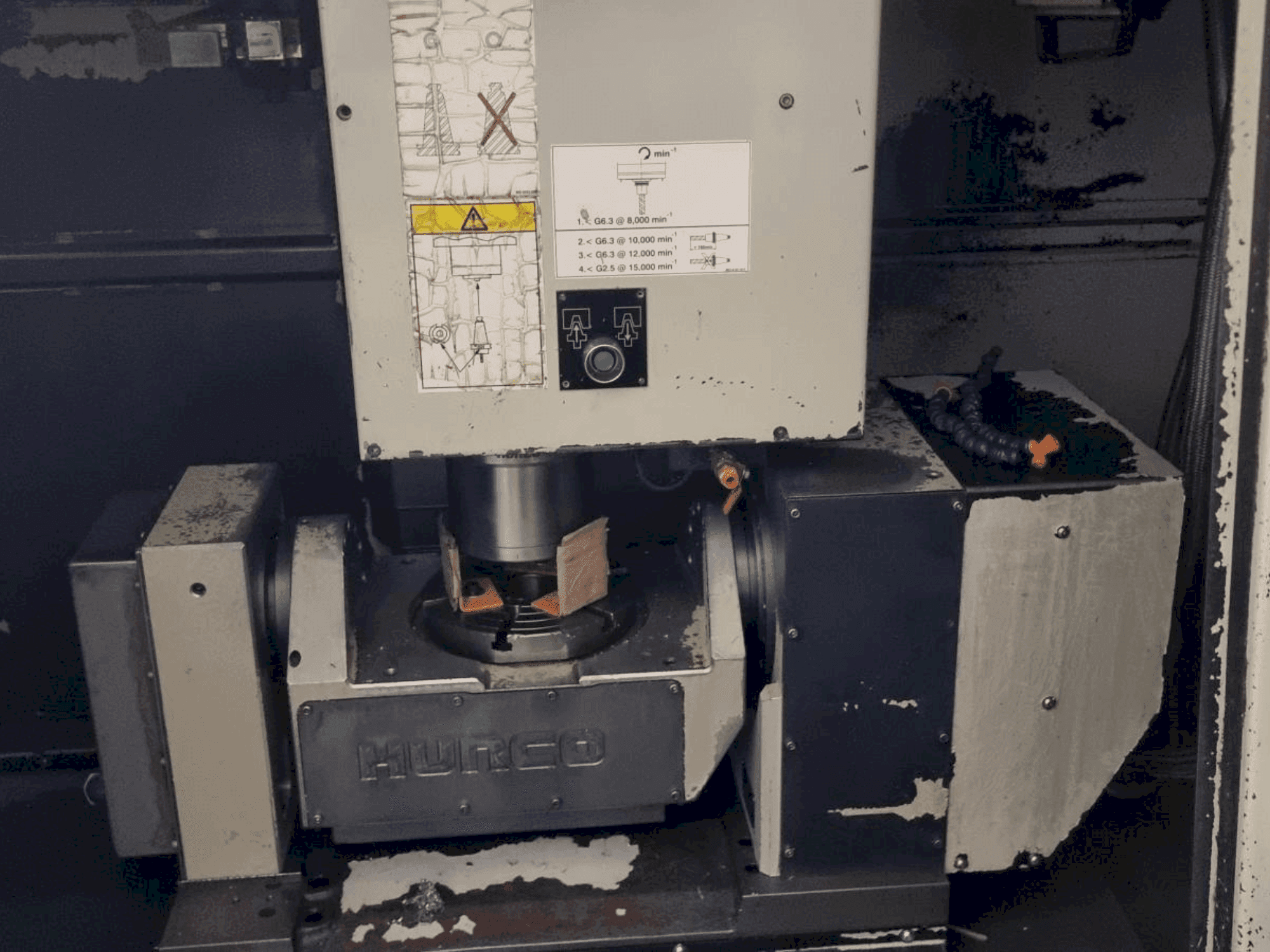 Vooraanzicht van Hurco VMX 50T machine