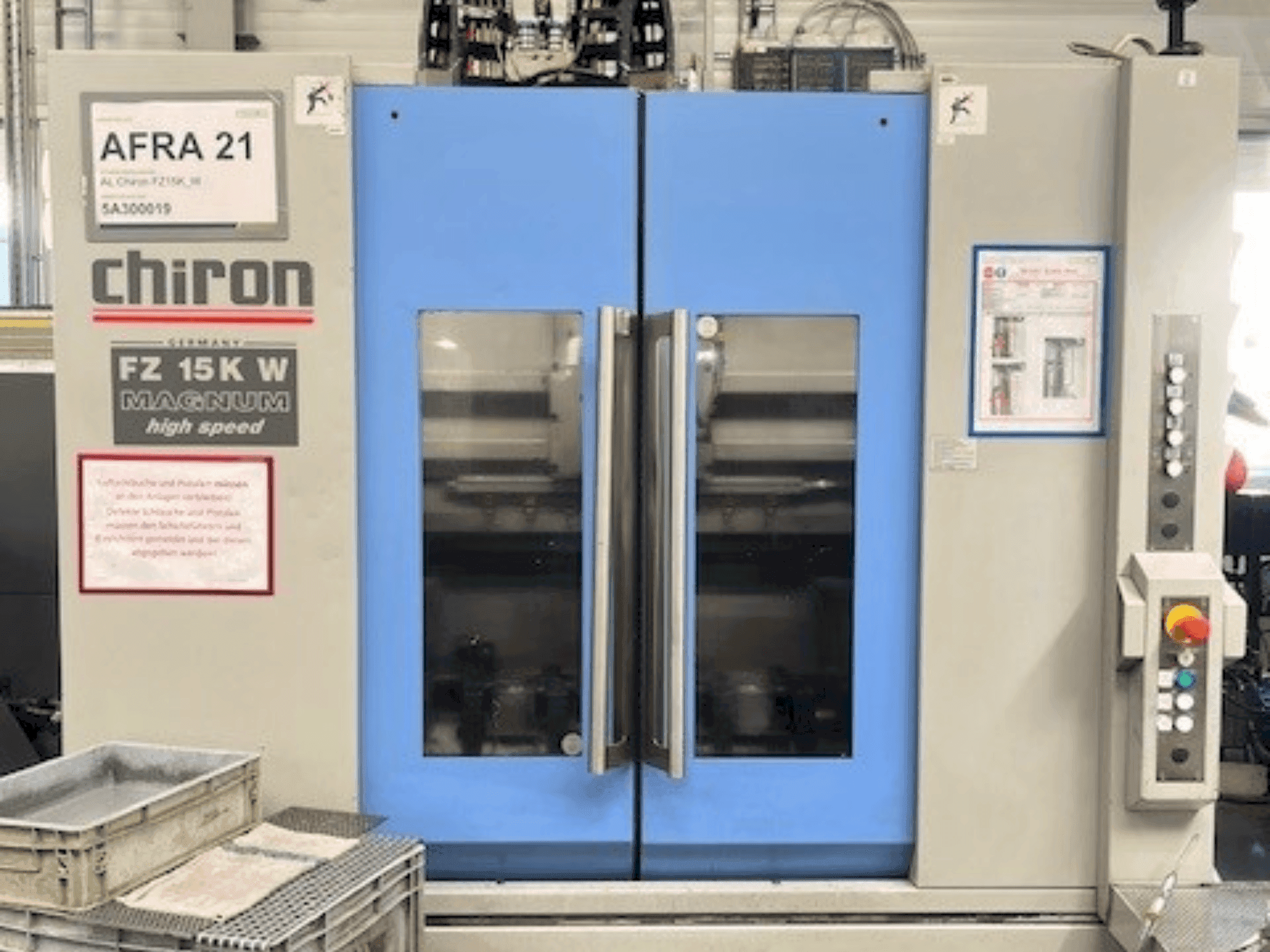 Vooraanzicht van CHIRON FZ 15 KWM HS machine