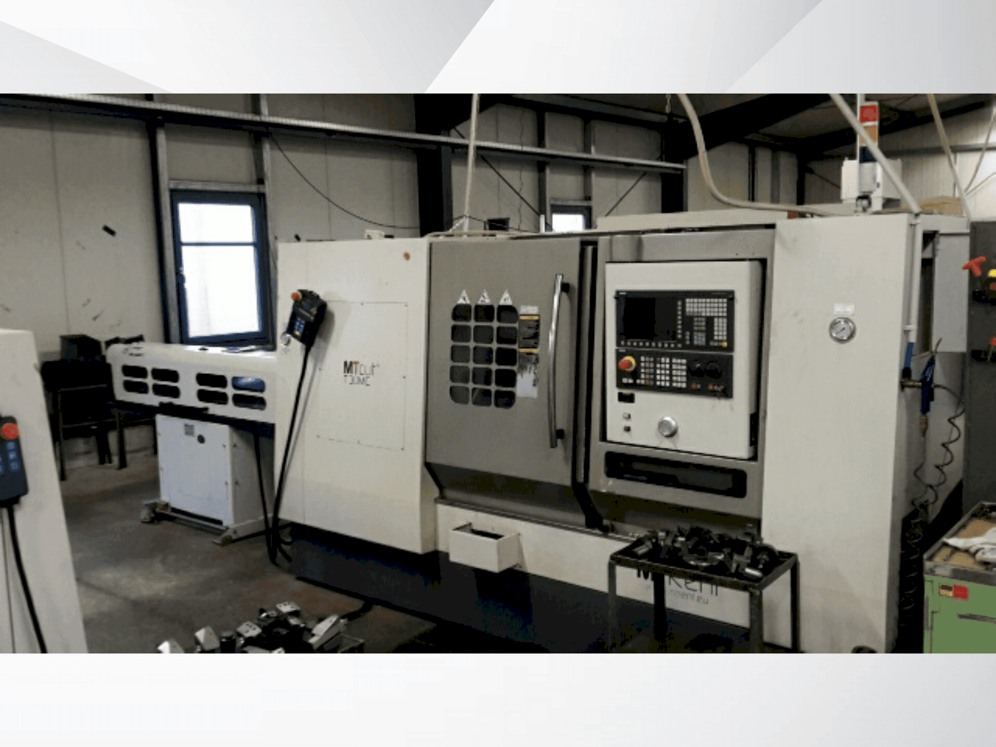 Vooraanzicht van MTRent T30MC machine