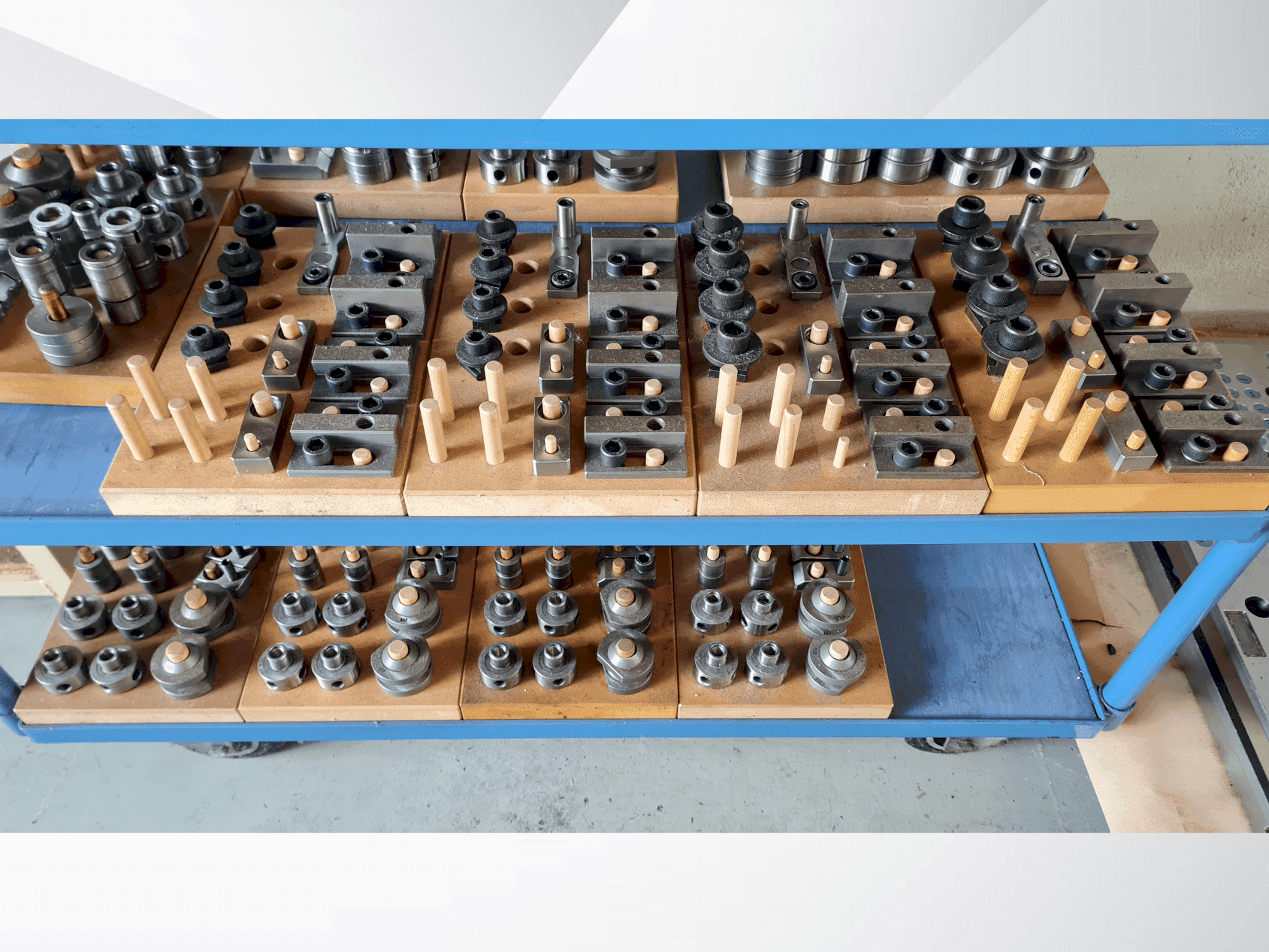 Vooraanzicht van MEUSBURGER H1000 556/466/366 machine