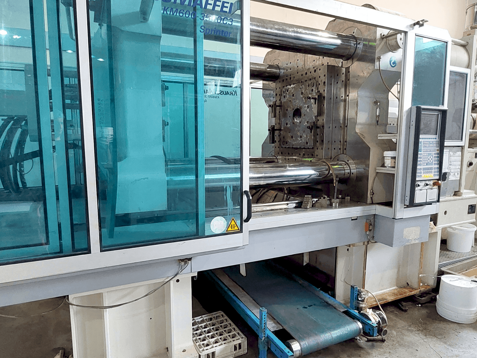 Vooraanzicht van Krauss Maffei 600 - 3500 C3 machine