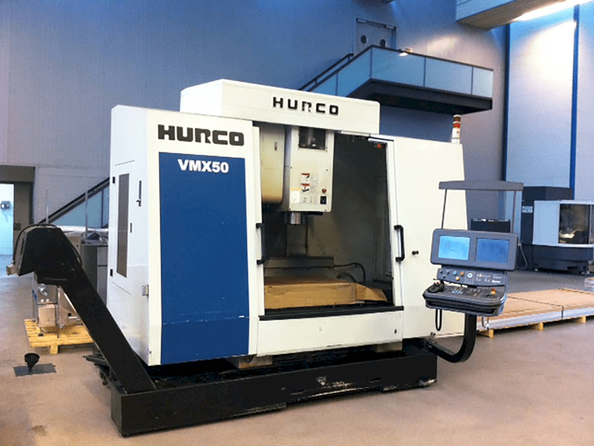Vooraanzicht van Hurco VMX 50/40T machine