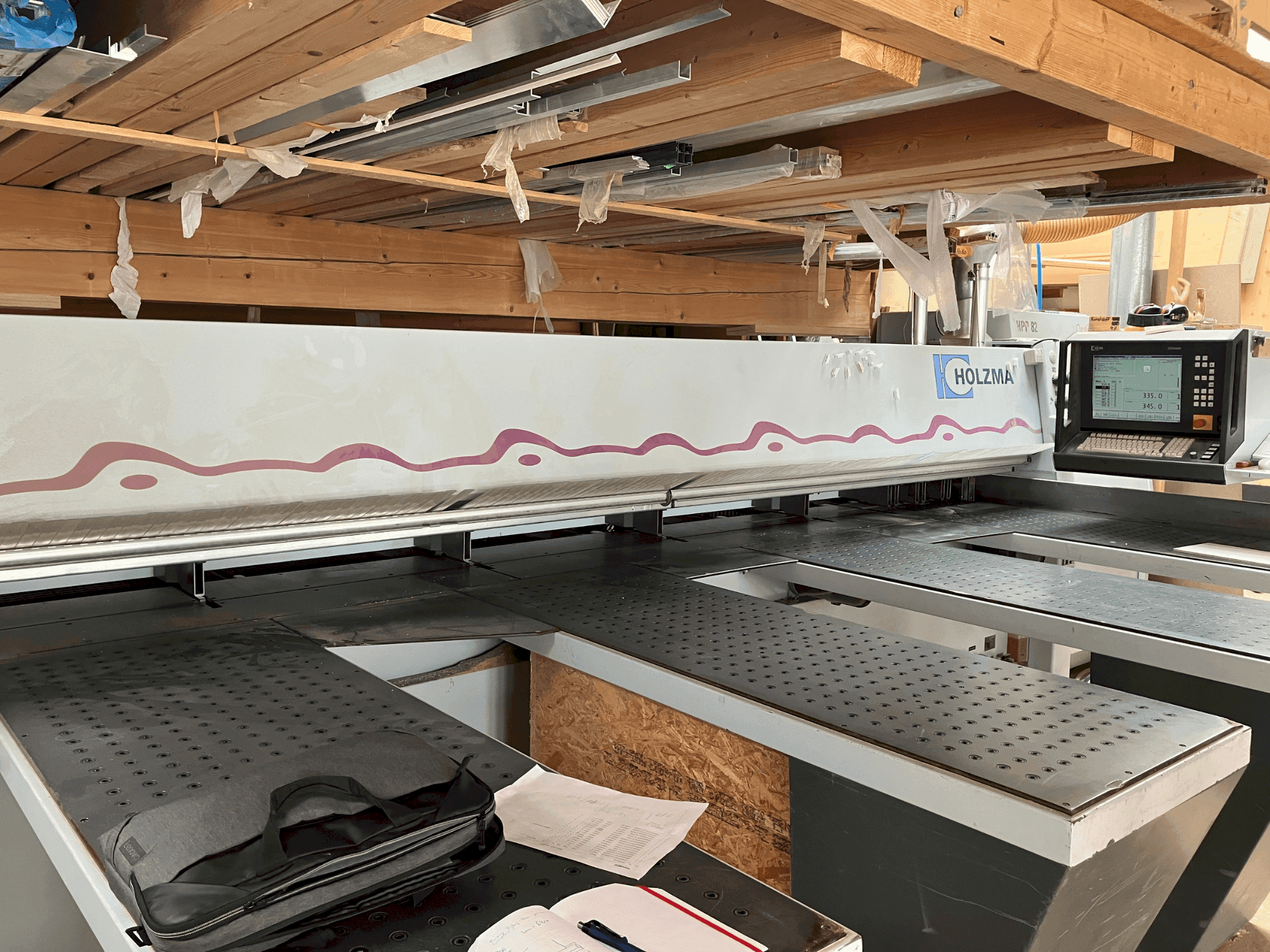 Vooraanzicht van HOLZMA HPP 82/43 machine