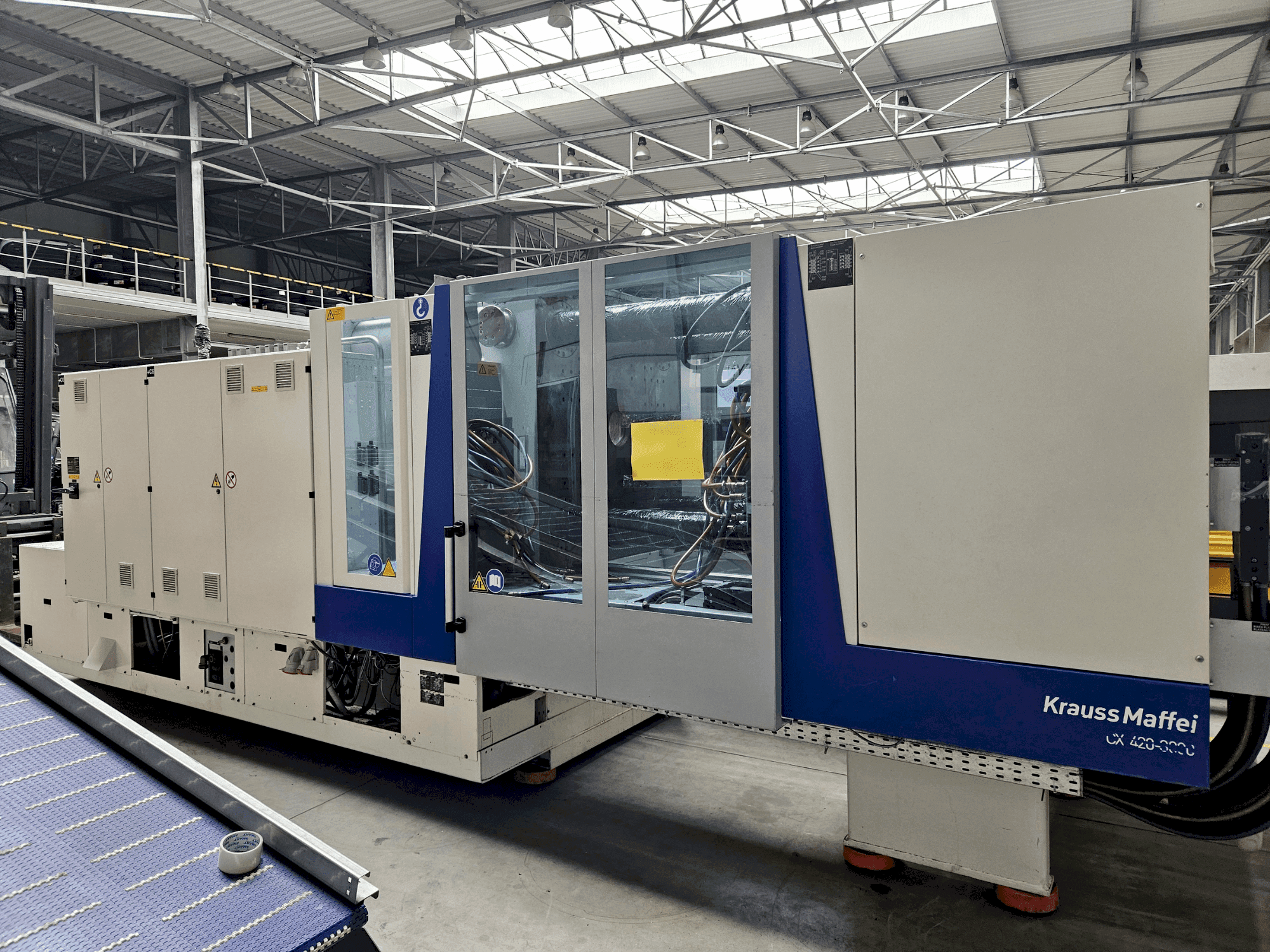 Vooraanzicht van Krauss Maffei 420-3000 CX machine