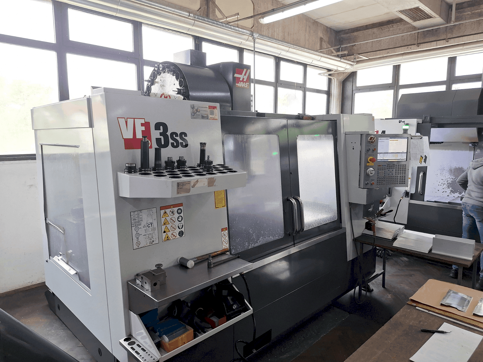 Vooraanzicht van HAAS VF3 SS machine