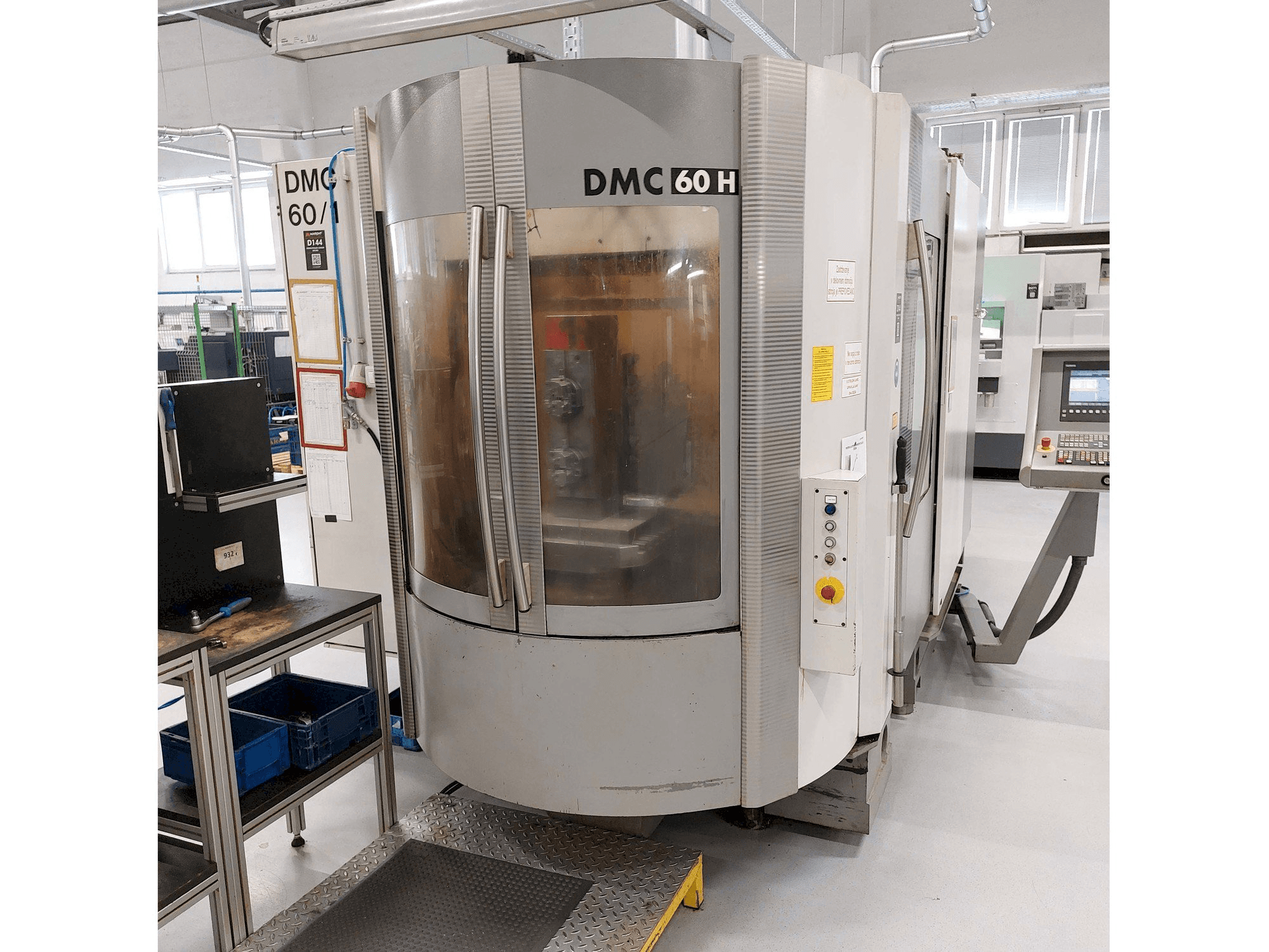 Vooraanzicht van DECKEL MAHO DMC 60H machine