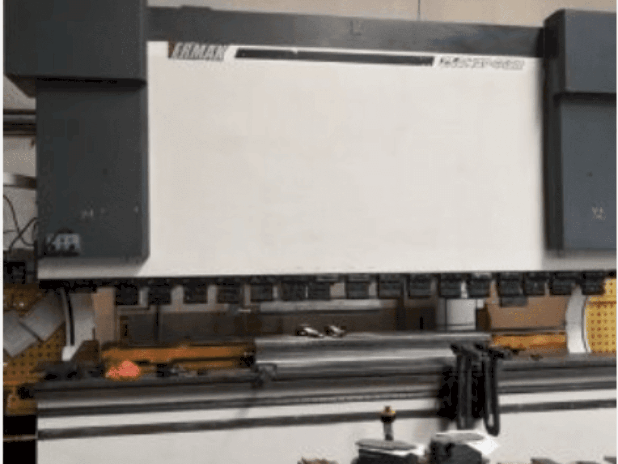 Vooraanzicht van ERMAK CNC HAP 4100x400 machine