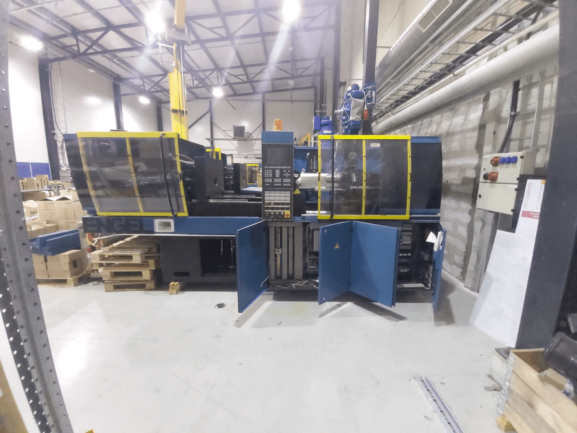 Vooraanzicht van ENGEL ES 330/80 HL machine