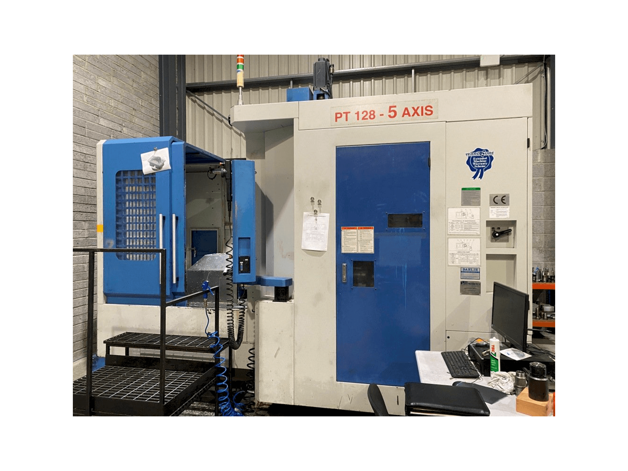 Vooraanzicht van DAH LIH PT128 machine