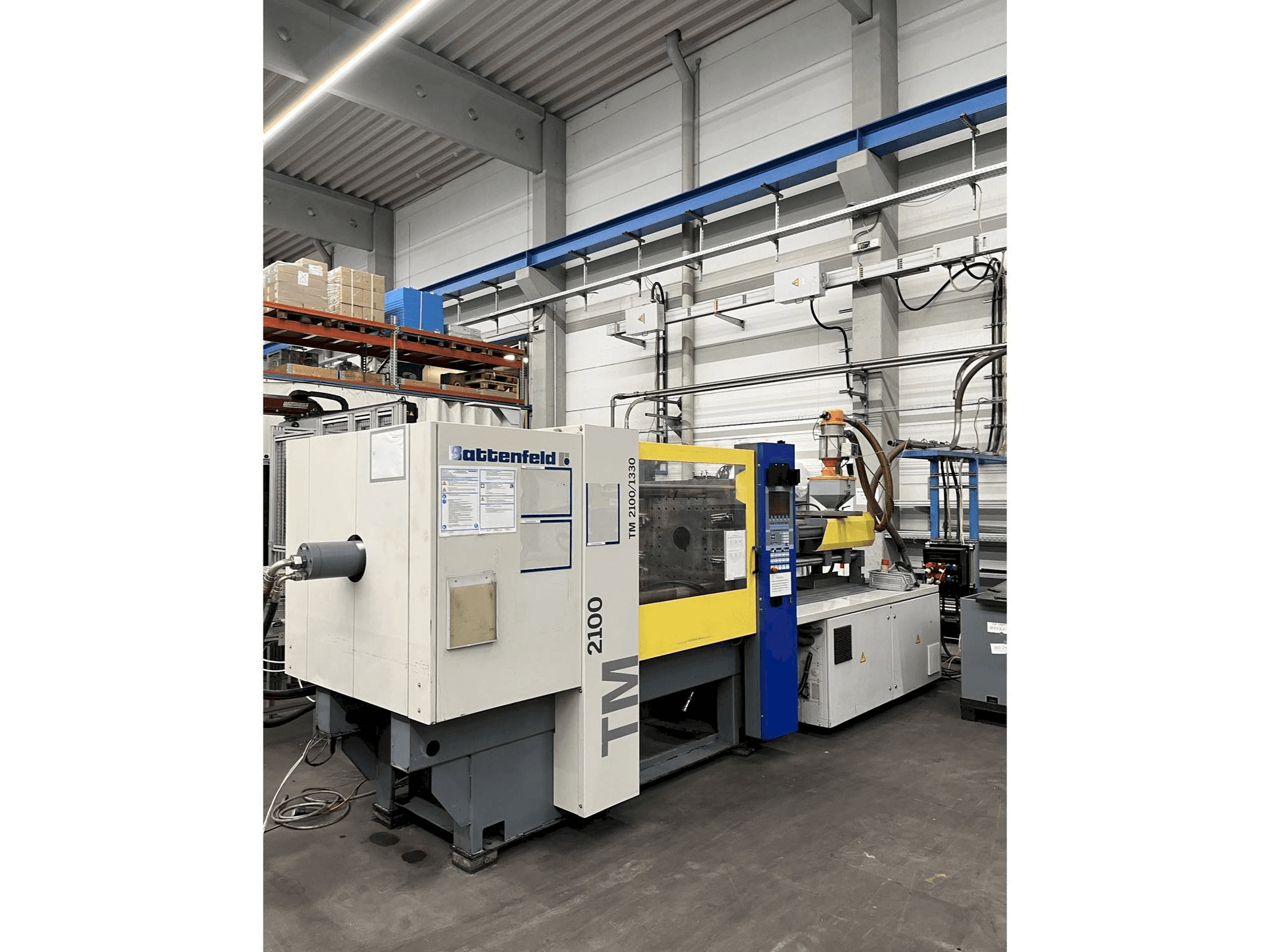 Vooraanzicht van Battenfeld TM2100/1300 machine