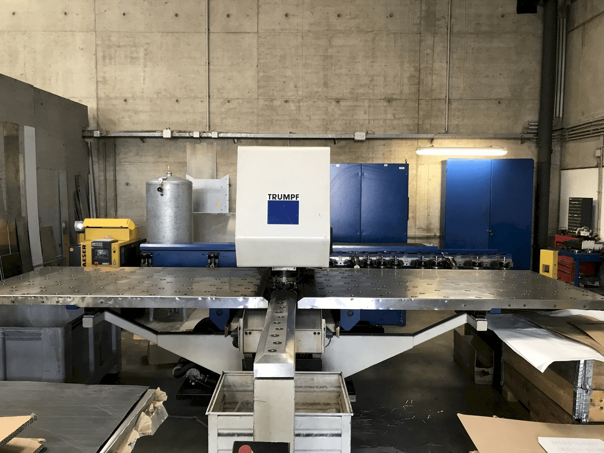 Vooraanzicht van Trumpf Trumatic 200R machine