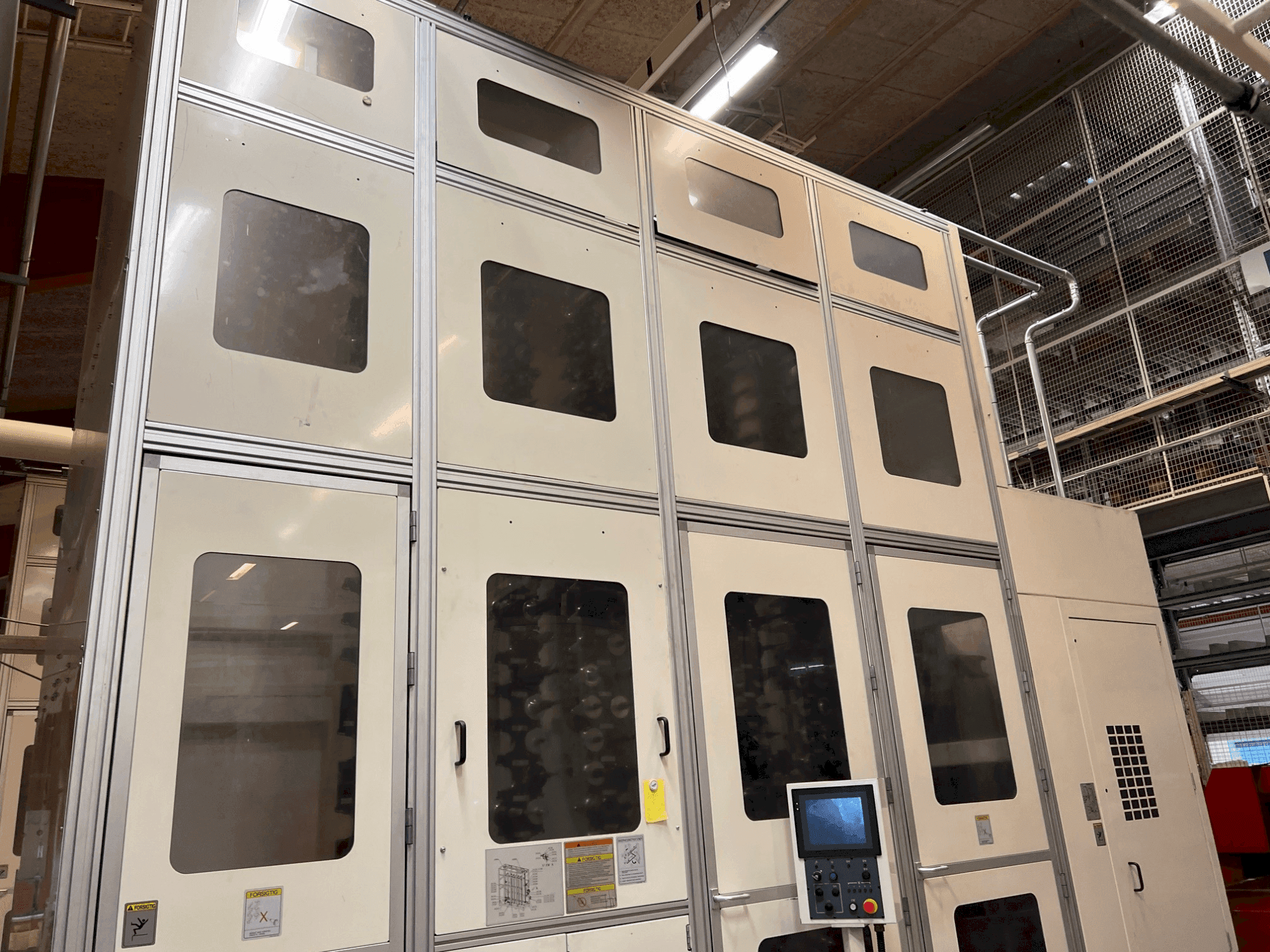 Links zicht van Okuma MA-800H machine