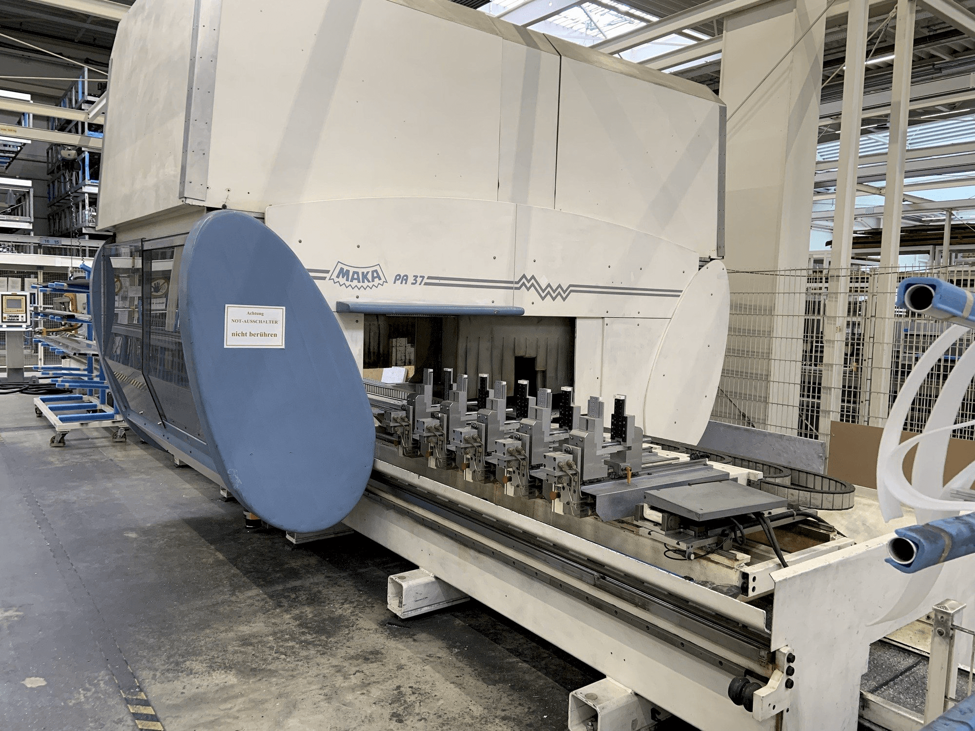 Vooraanzicht van MAKA PA37 machine