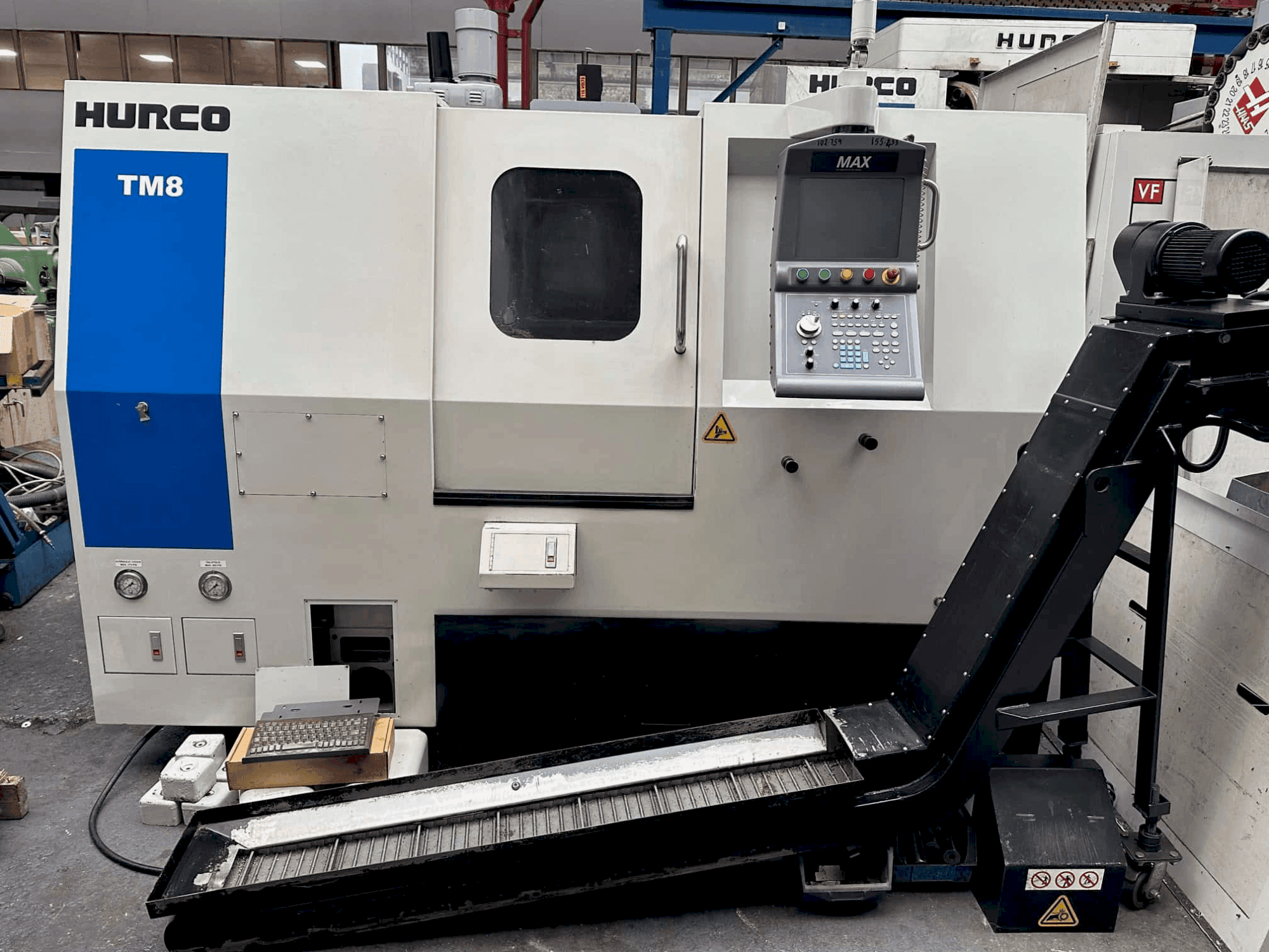 Vooraanzicht van Hurco TM8 machine
