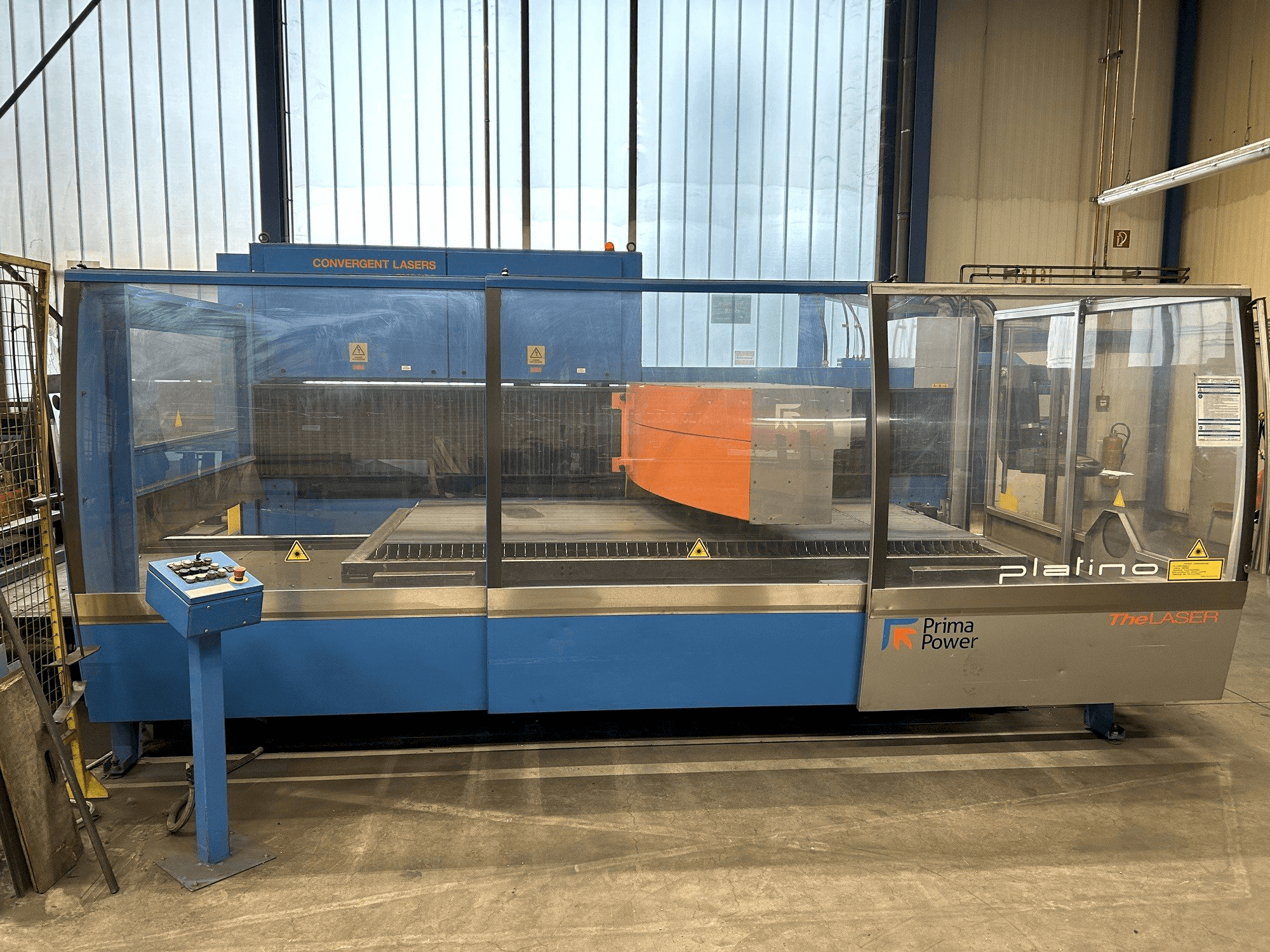 Vooraanzicht van Prima Power Platino 1530 machine