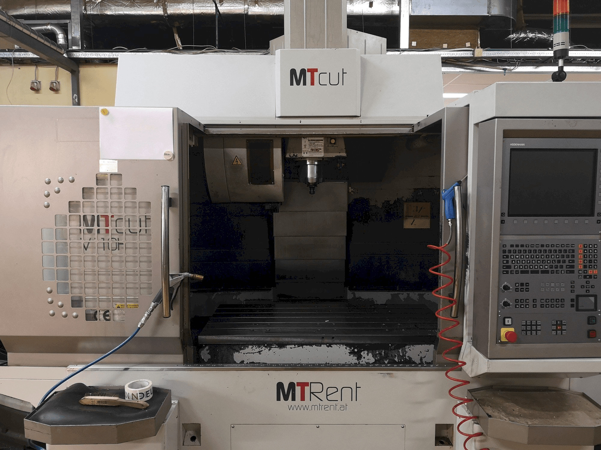 Vooraanzicht van MT Cut V110H machine
