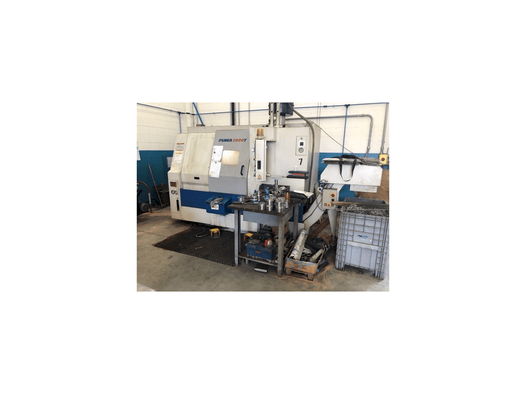 Vooraanzicht van DAEWOO Puma 2000Y machine