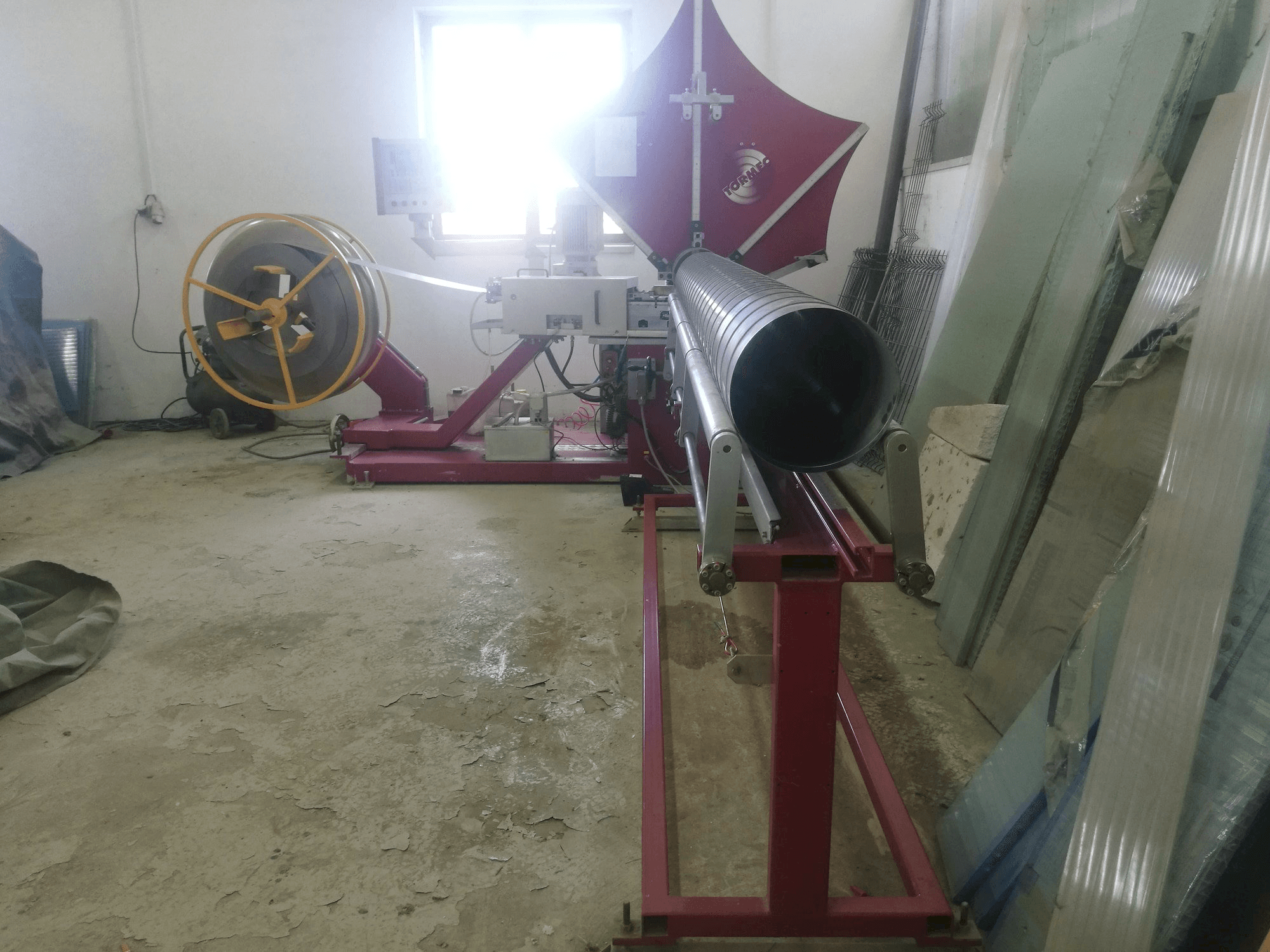 Vooraanzicht van Tormec Tubo-S machine