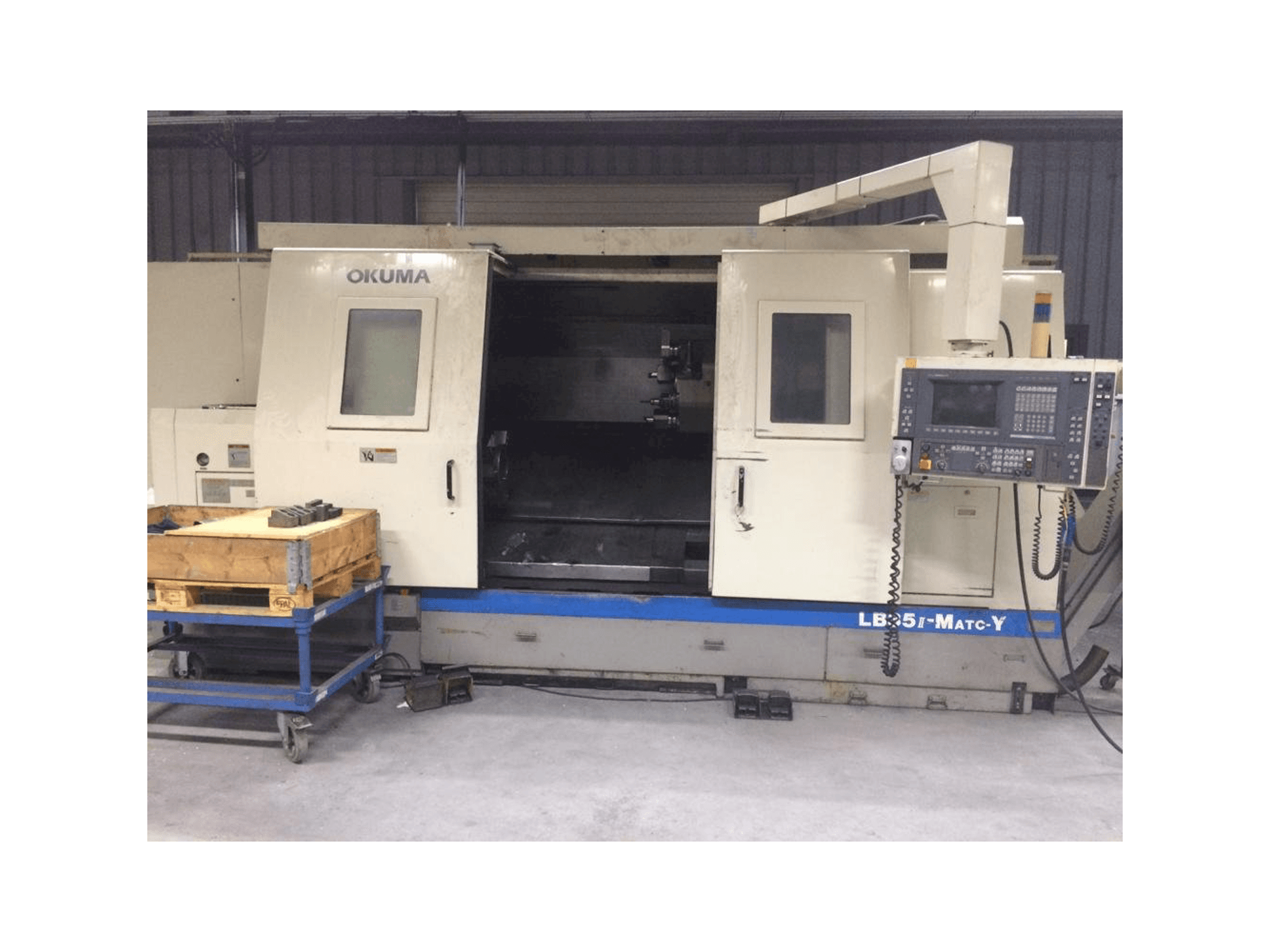 Vooraanzicht van Okuma LB35 II machine