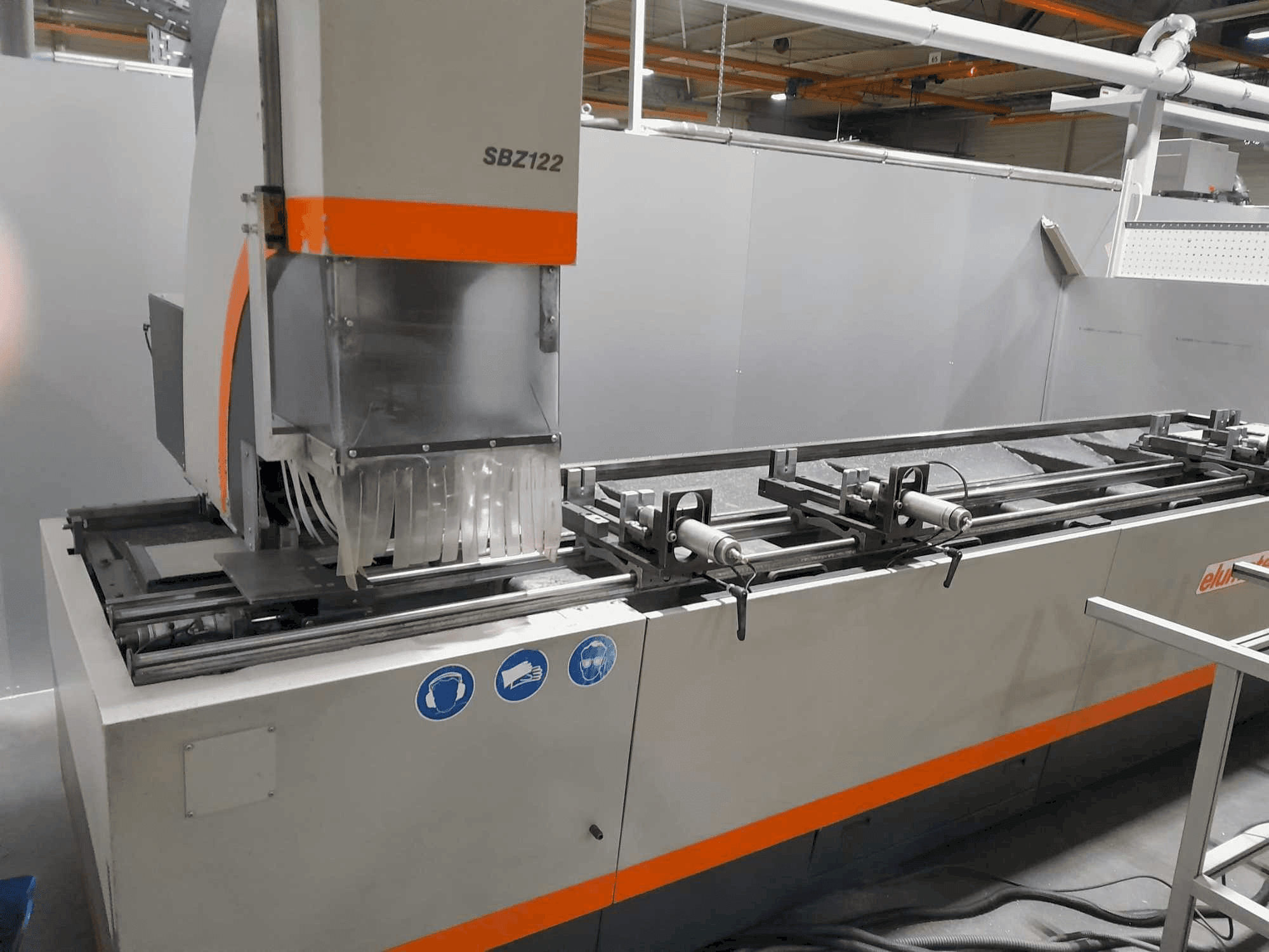 Vooraanzicht van Elumatec SBZ 122 machine