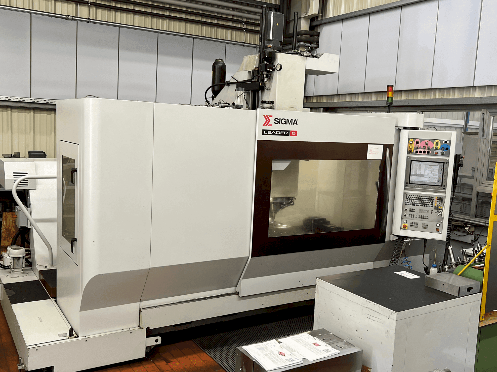 Vooraanzicht van Sigma Leader 6 machine