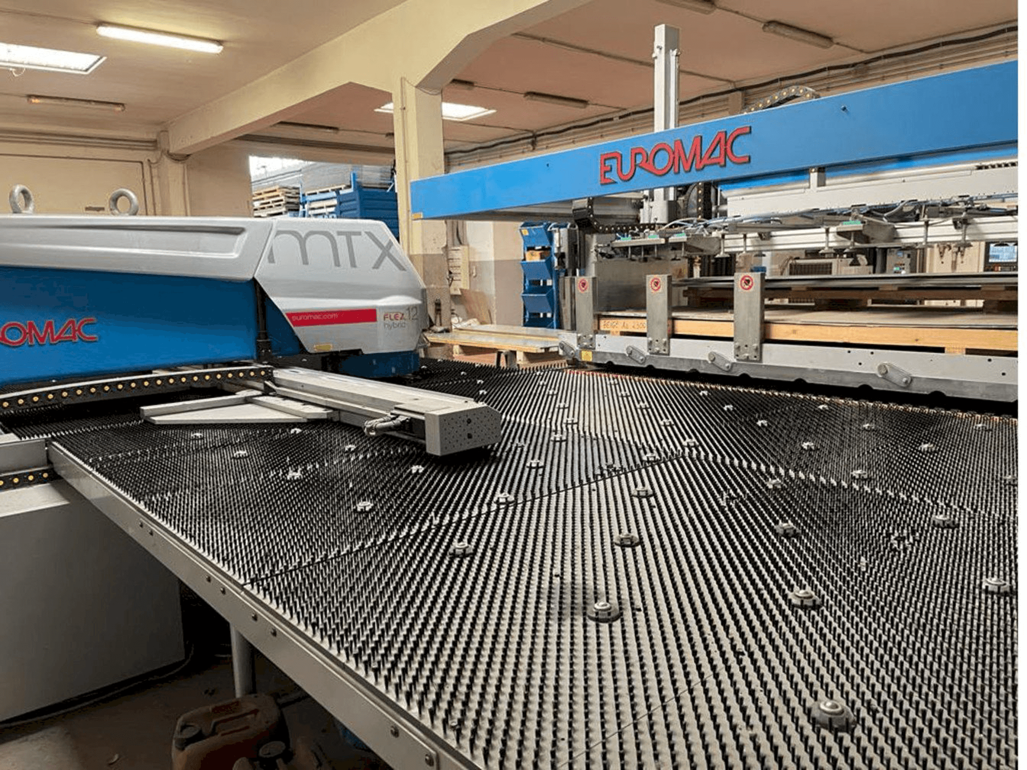 Vooraanzicht van Euromac MTX Flex 12 Hybrid machine