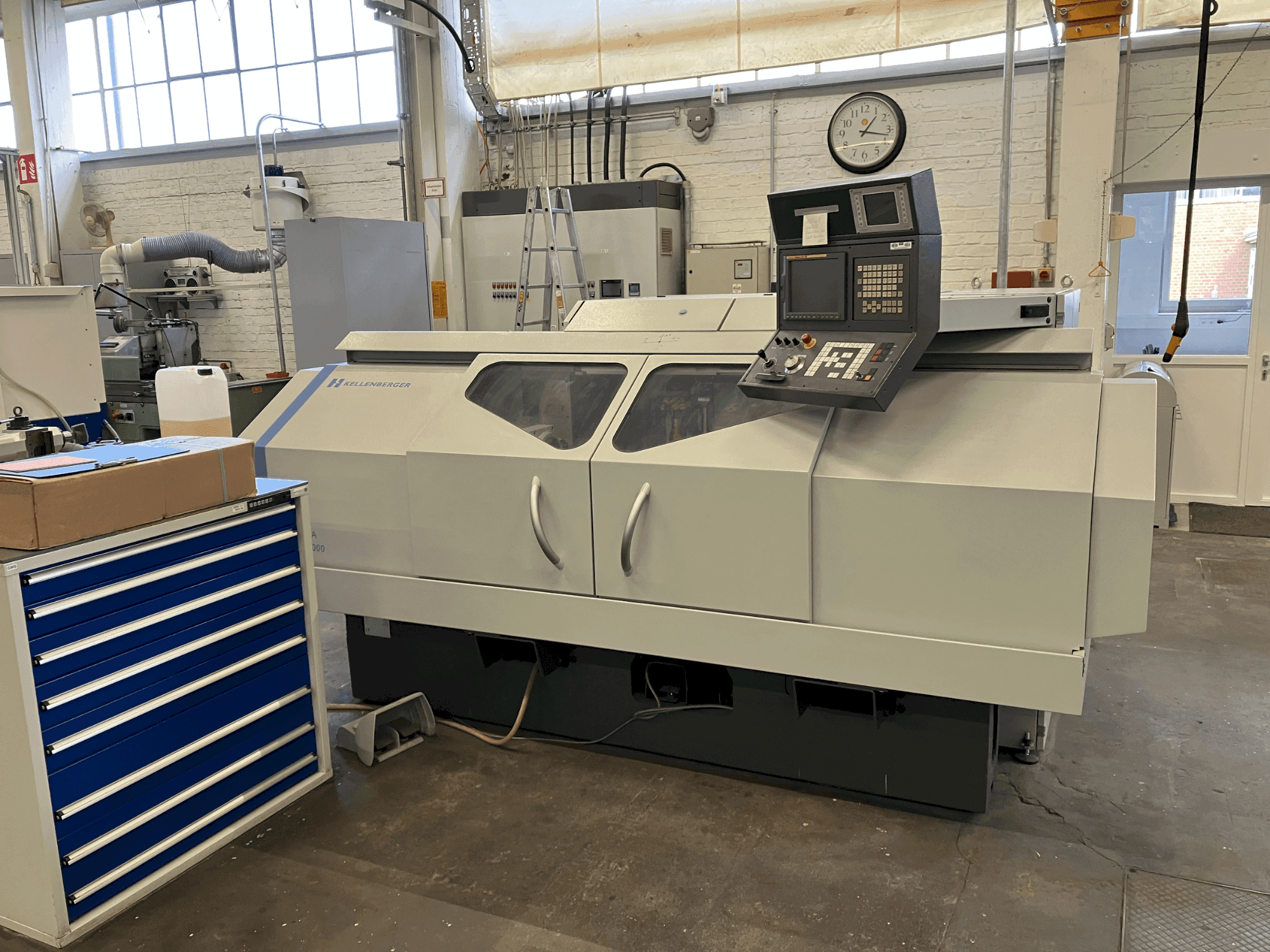 Vooraanzicht van KELLENBERGER KEL-VISTA UR1-2-3 175 machine