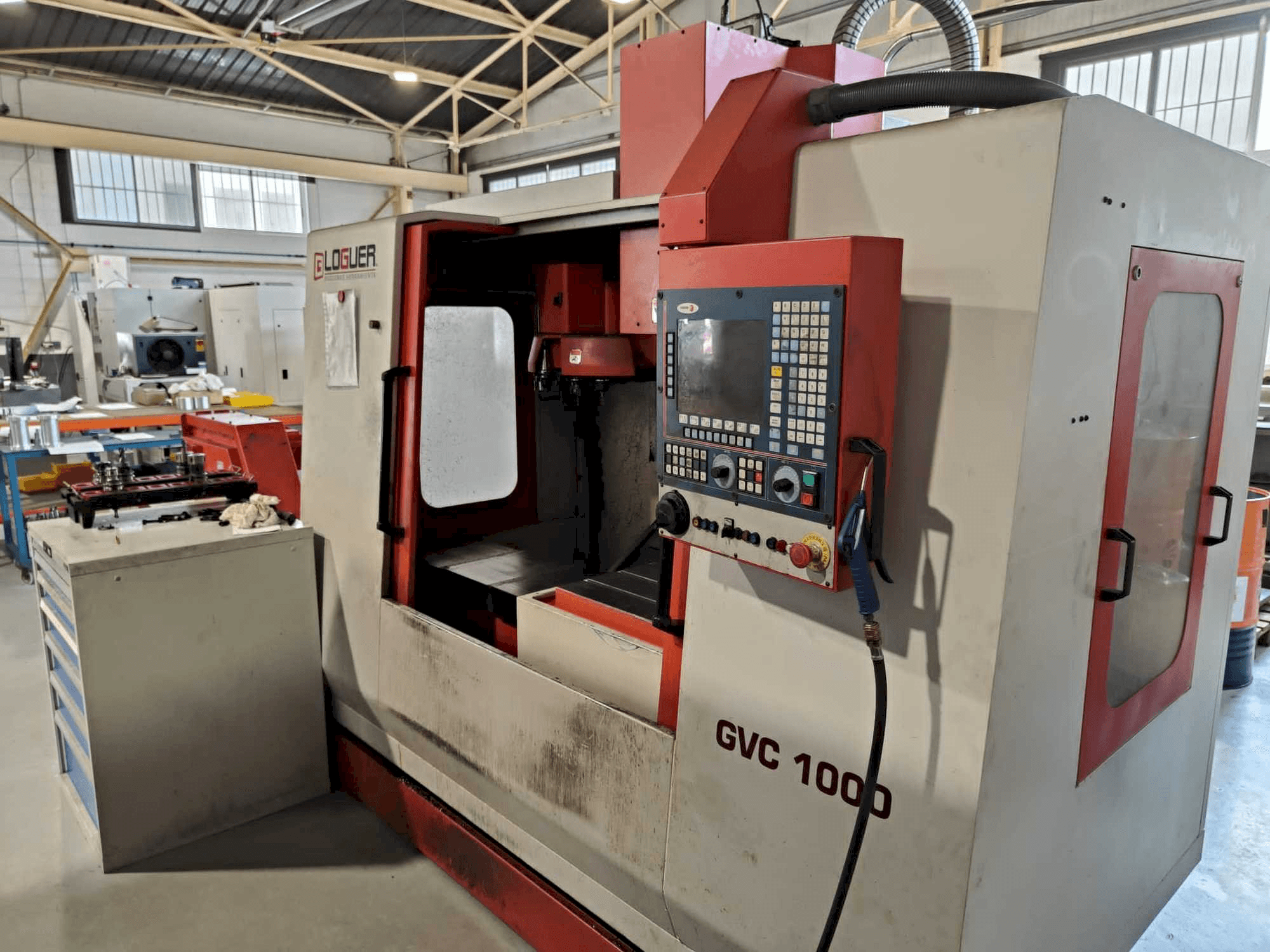 Vooraanzicht van LAGUN GVC 1000 machine