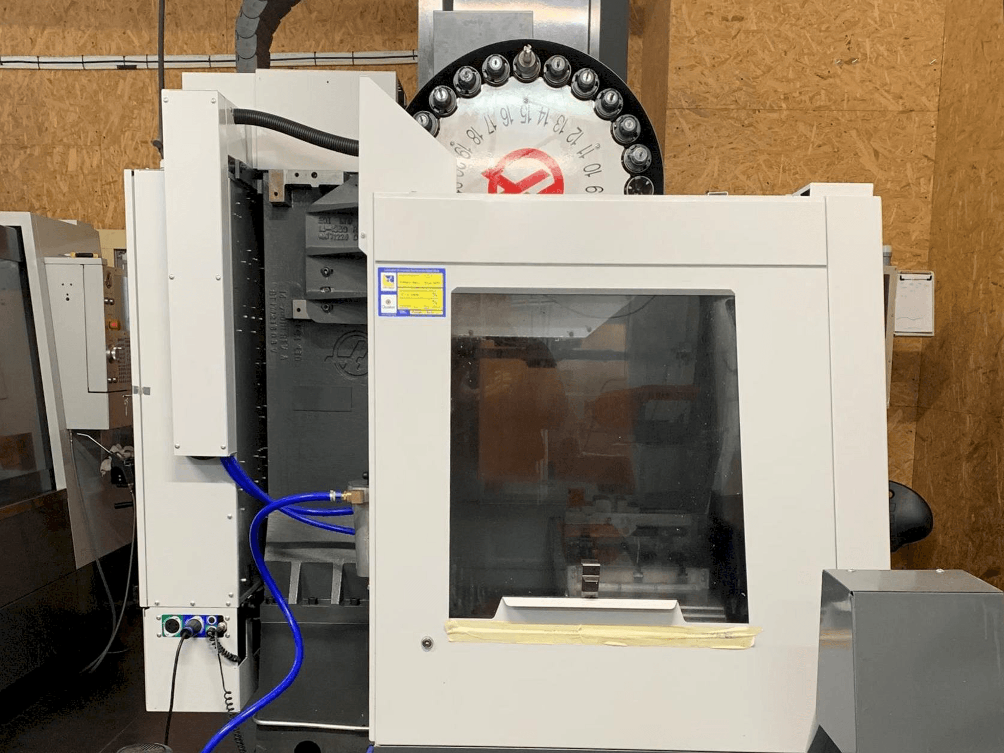 Vooraanzicht van HAAS VF-2EU machine